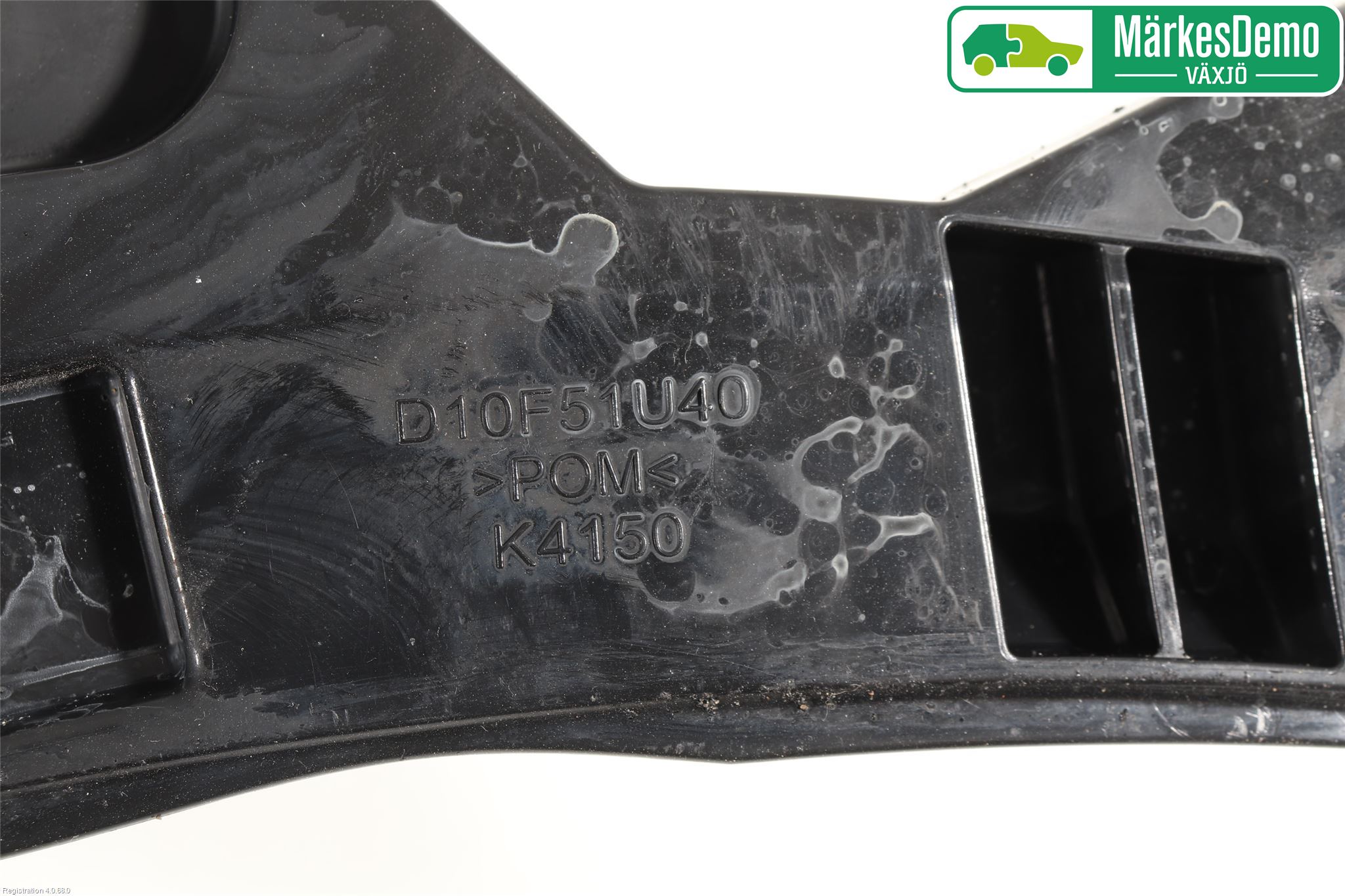 Mazda CX-3 Skärmfäste Fram Vä