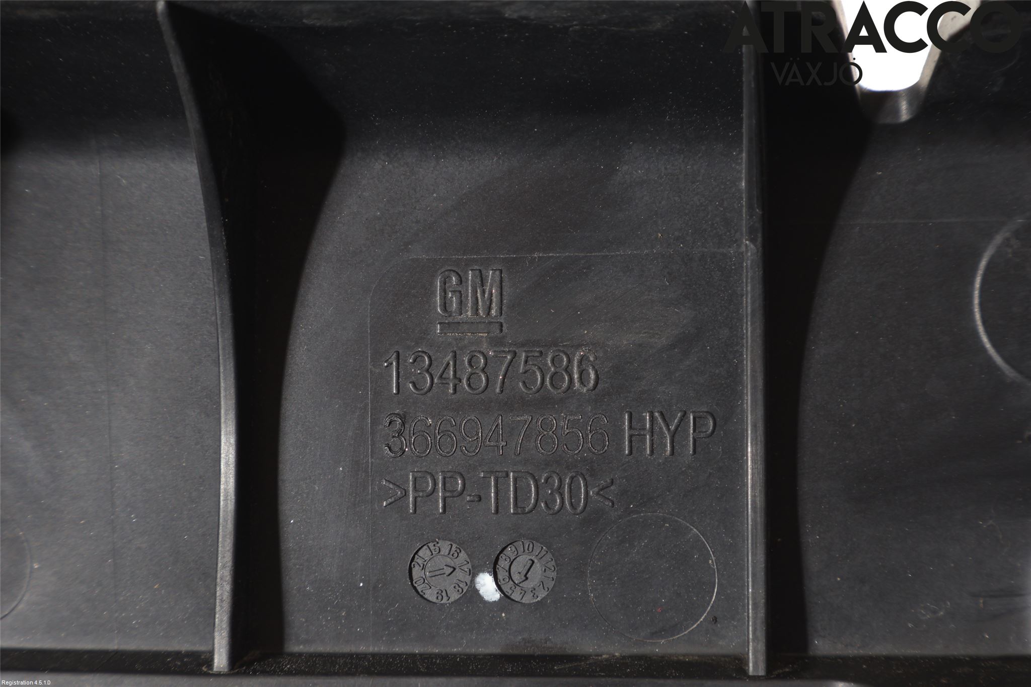 Opel INSIGNIA 17- Stötfångardel Bak Mitt