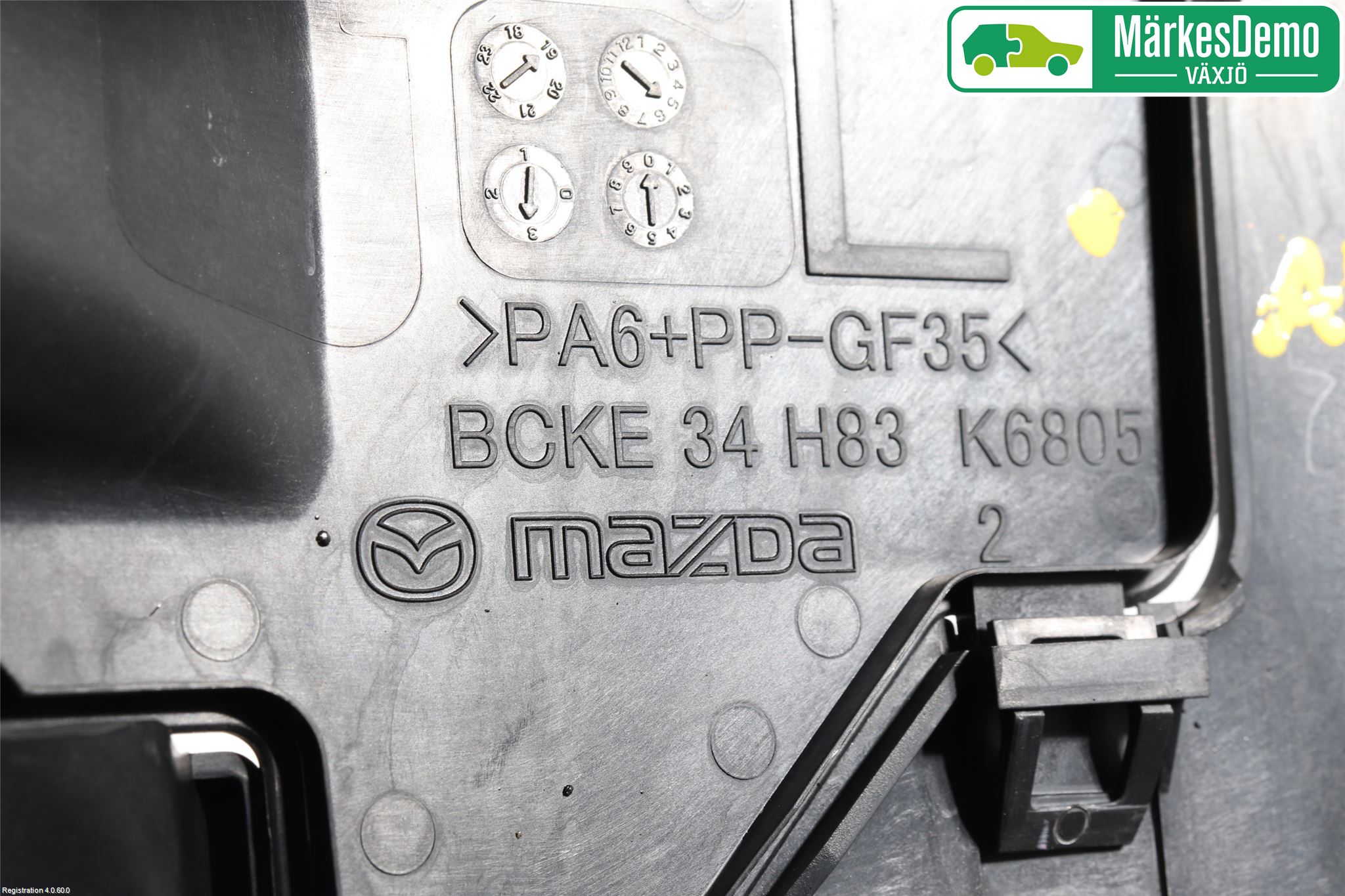 Mazda 3 IV 19- Hasplåt Plåt-Plast