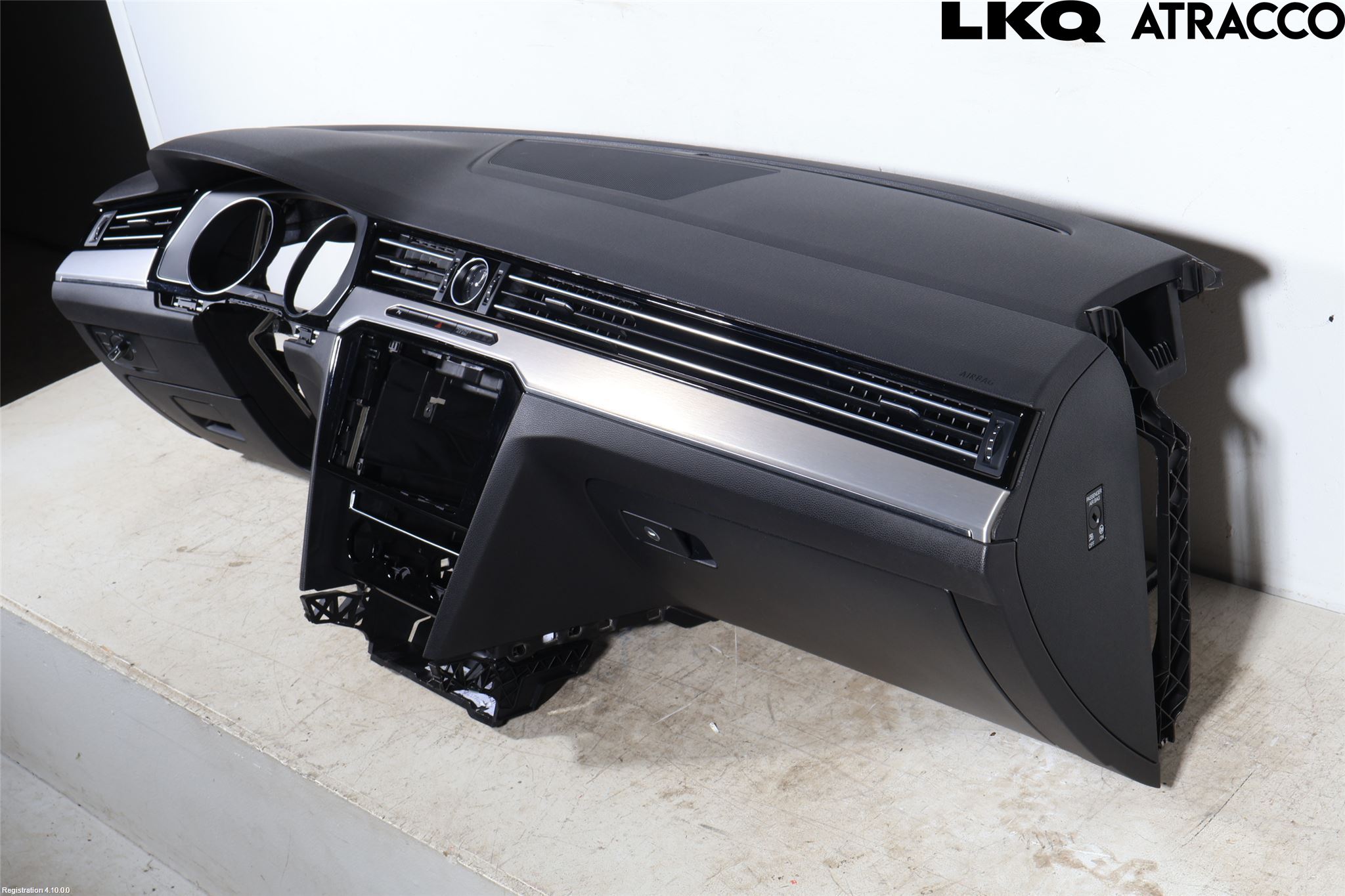 Volkswagen VW PASSAT 15-19 Instrumentbräda