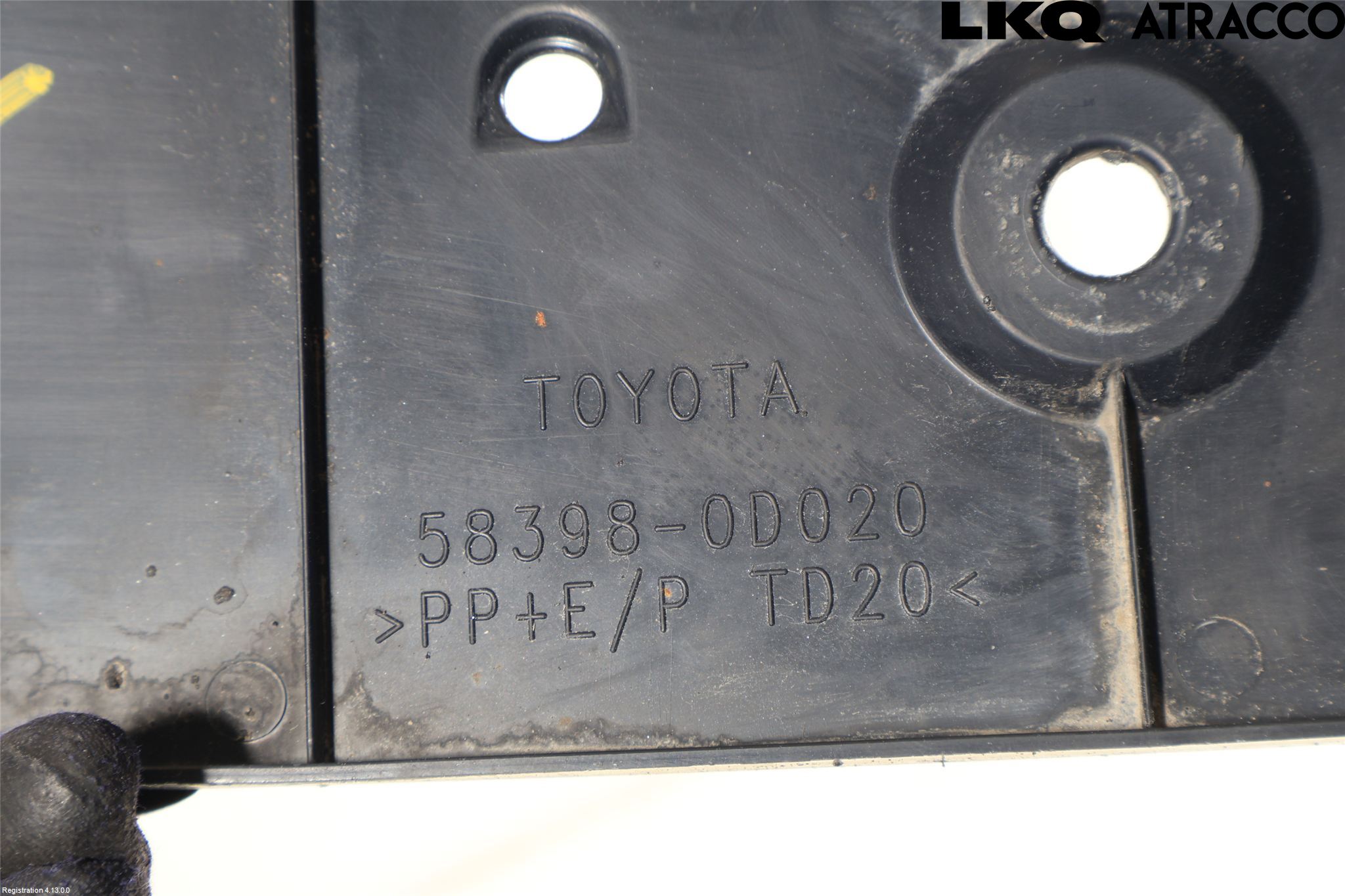 Toyota YARIS XP130 15-20 Stötfångardel Bak Mitt