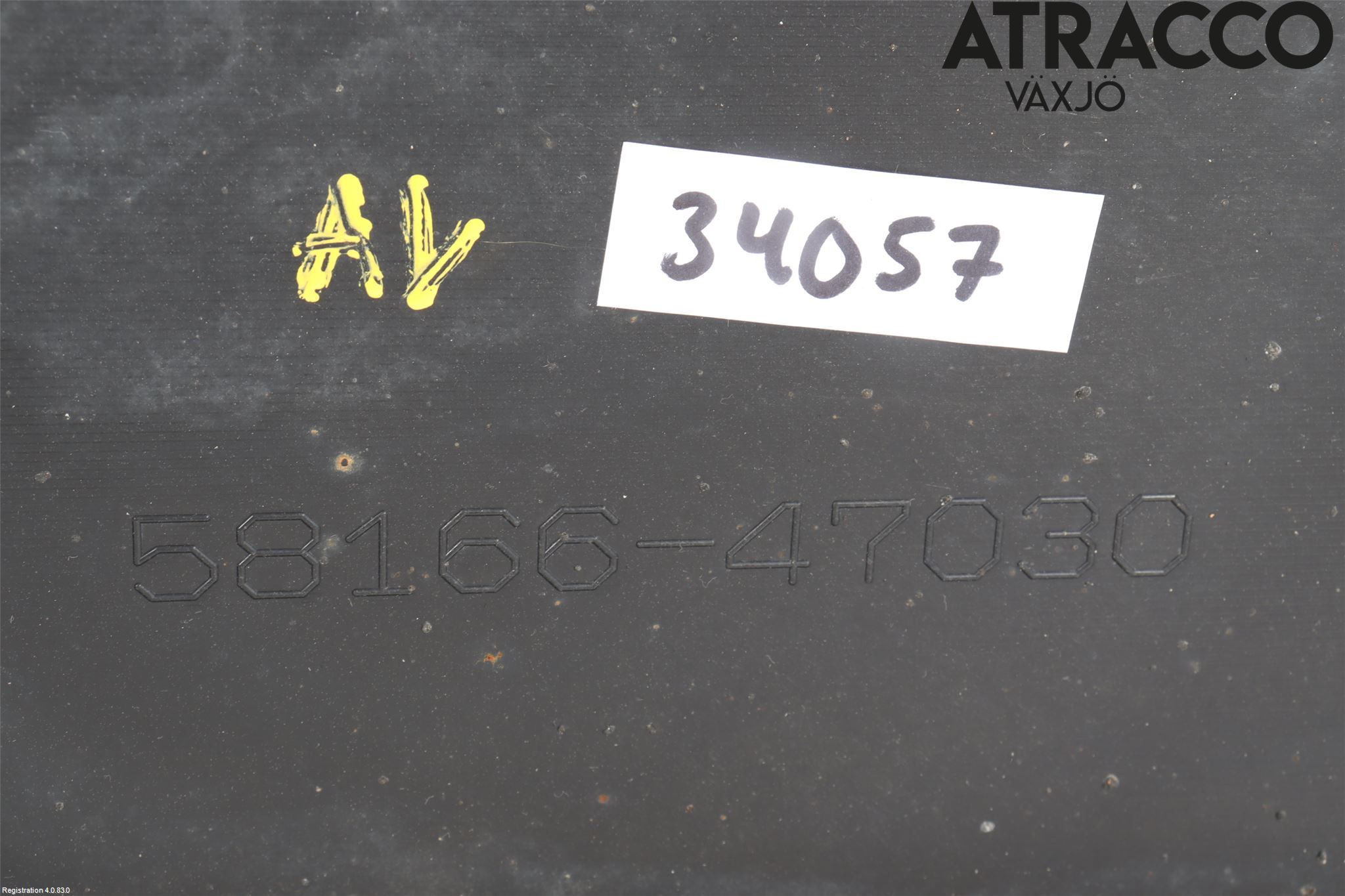 Toyota PRIUS (ZVW50) 16-21 Hasplåt Plåt-Plast