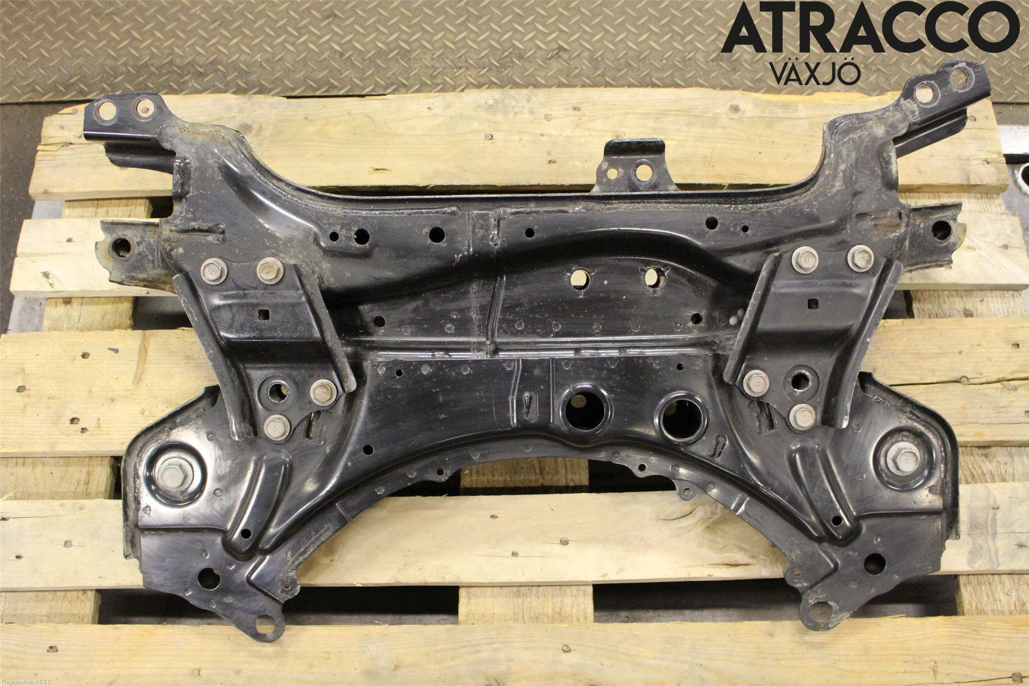 Toyota VERSO 09-18 Framvagnsbalk