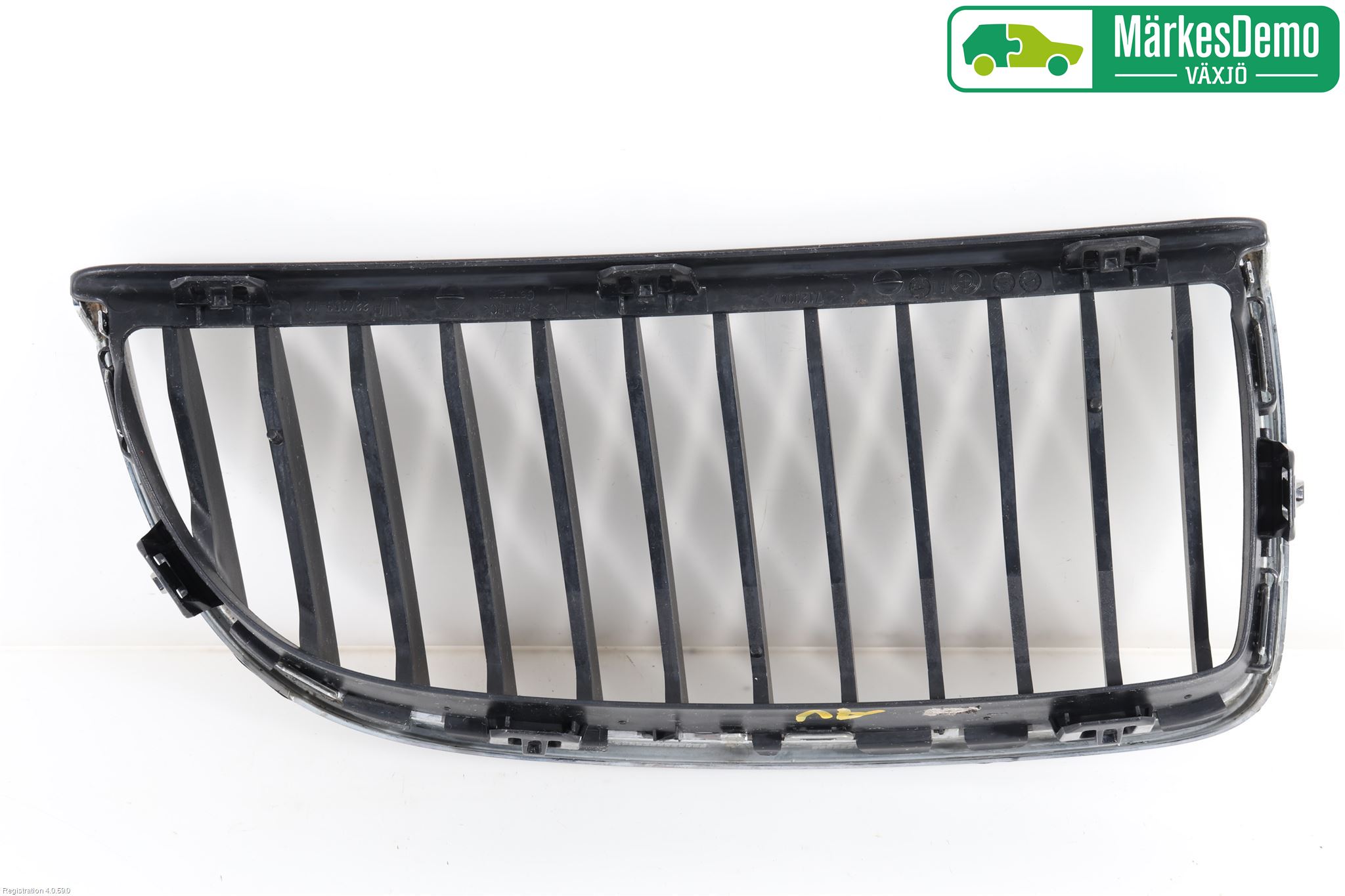 BMW 3 E90/91 SED/TOU 05-12 Grilldel Vänster