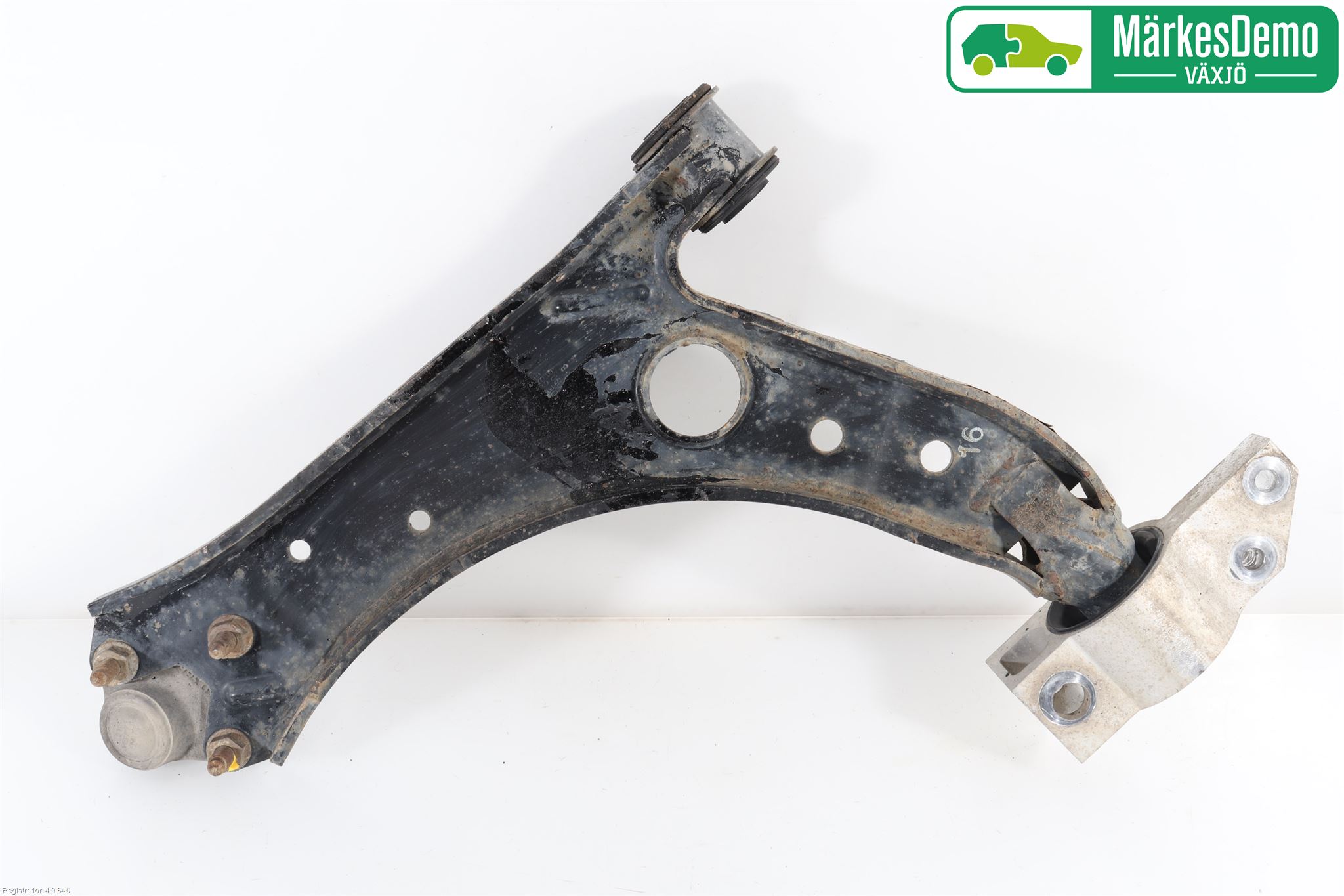 Volkswagen VW GOLF V 04-09 Bärarm Fram Undre Hö