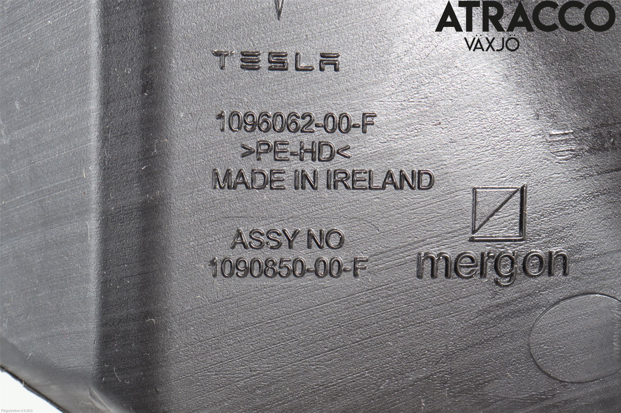 Tesla MODEL 3 17- Spolartank Vindruta