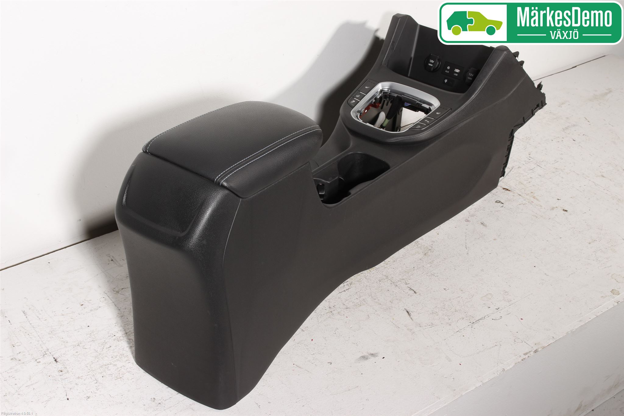 Hyundai i30 PD 17- Instrumentkonsoll Golv