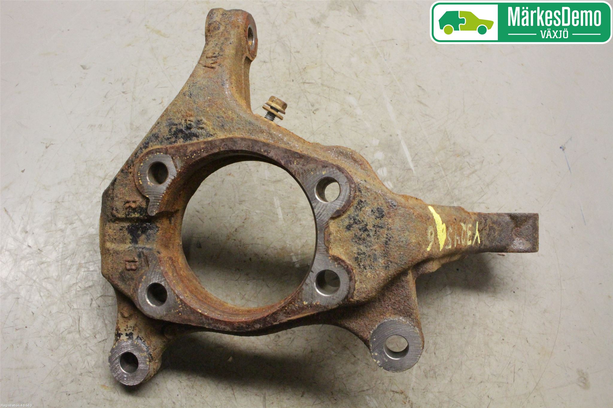 Toyota RAV4 13-18 Styrspindel Lagerhus Hö