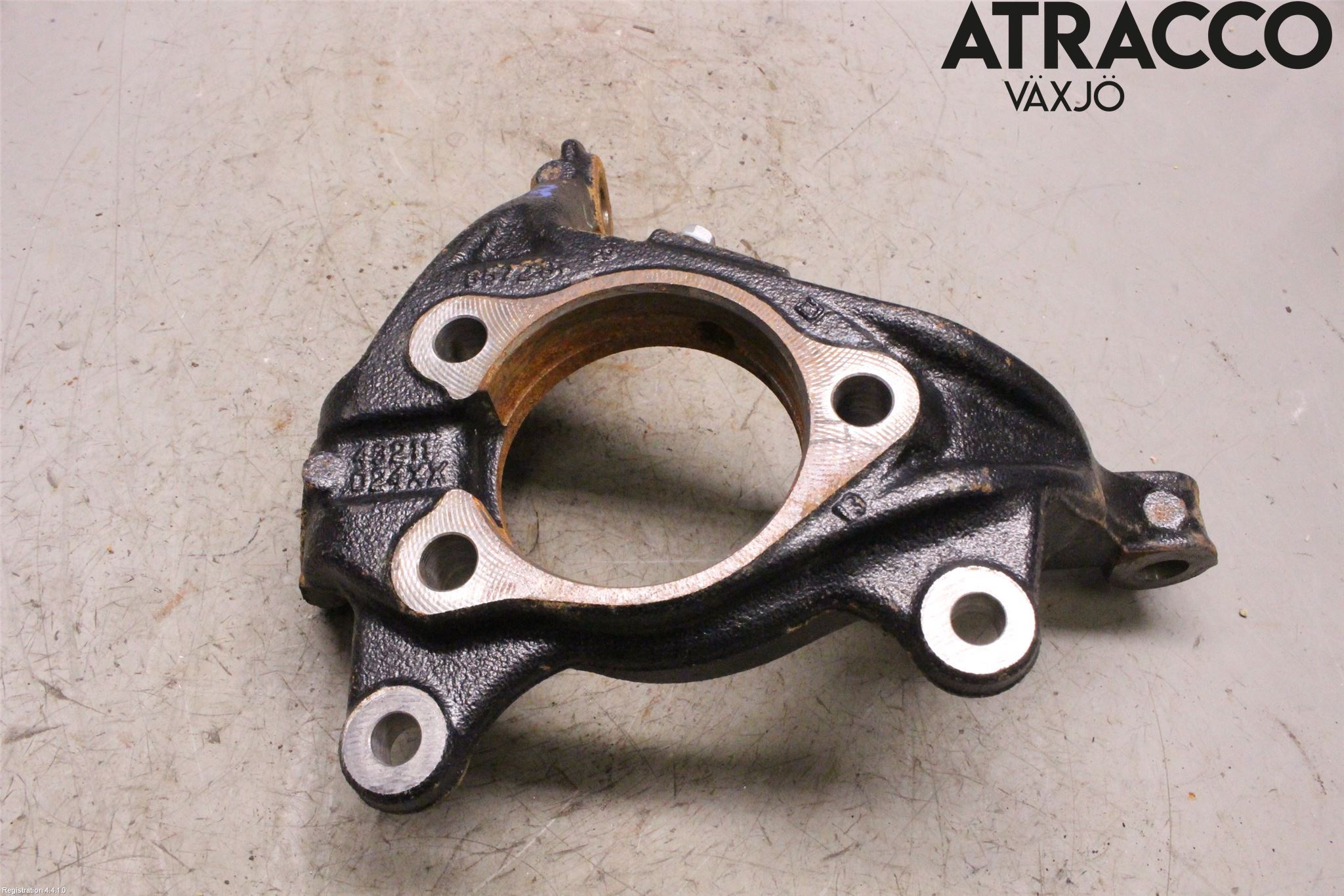 Mazda 2 KB Hybrid 22- Styrspindel Lagerhus Hö