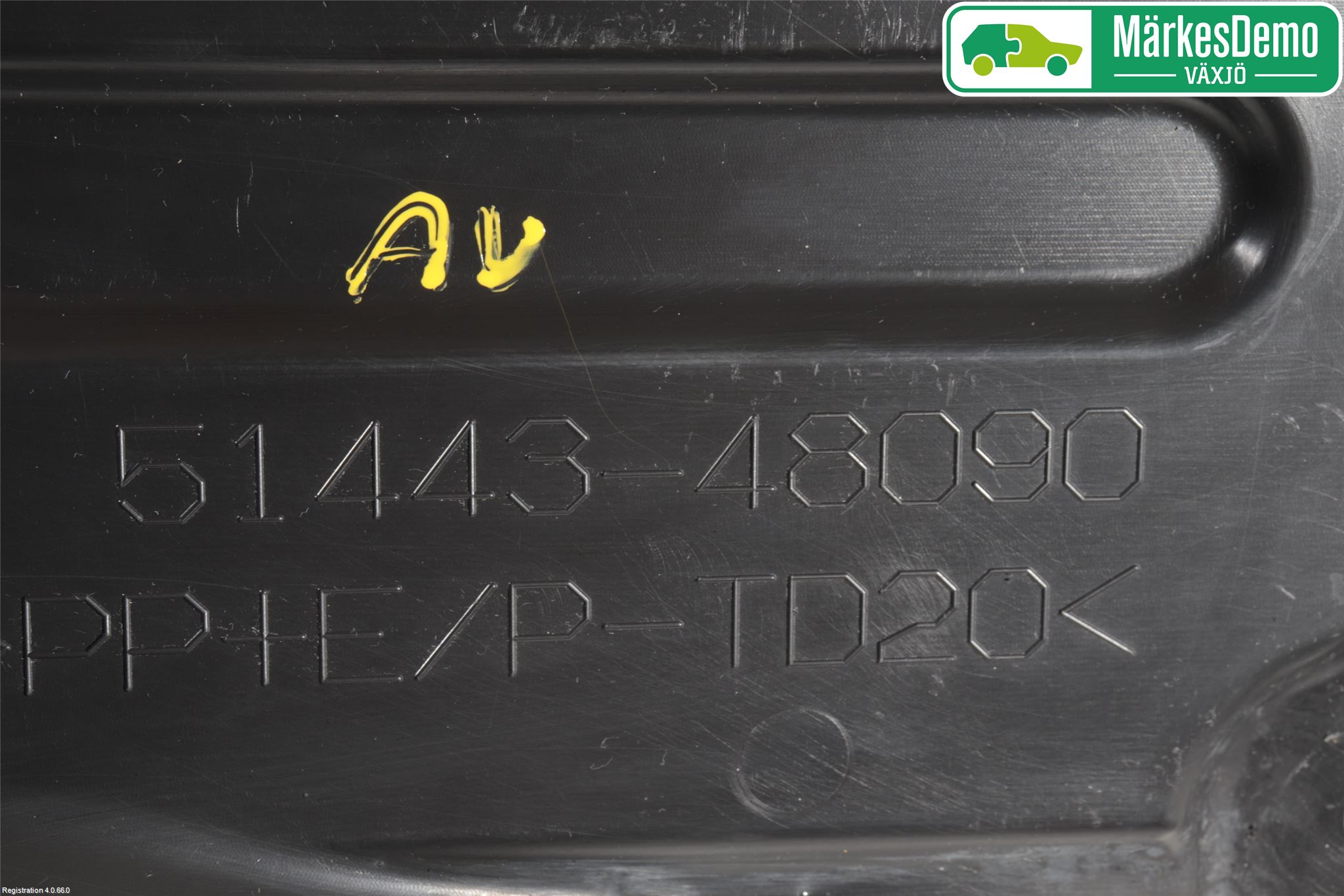 Toyota RAV4 13-18 Hasplåt Plåt-Plast