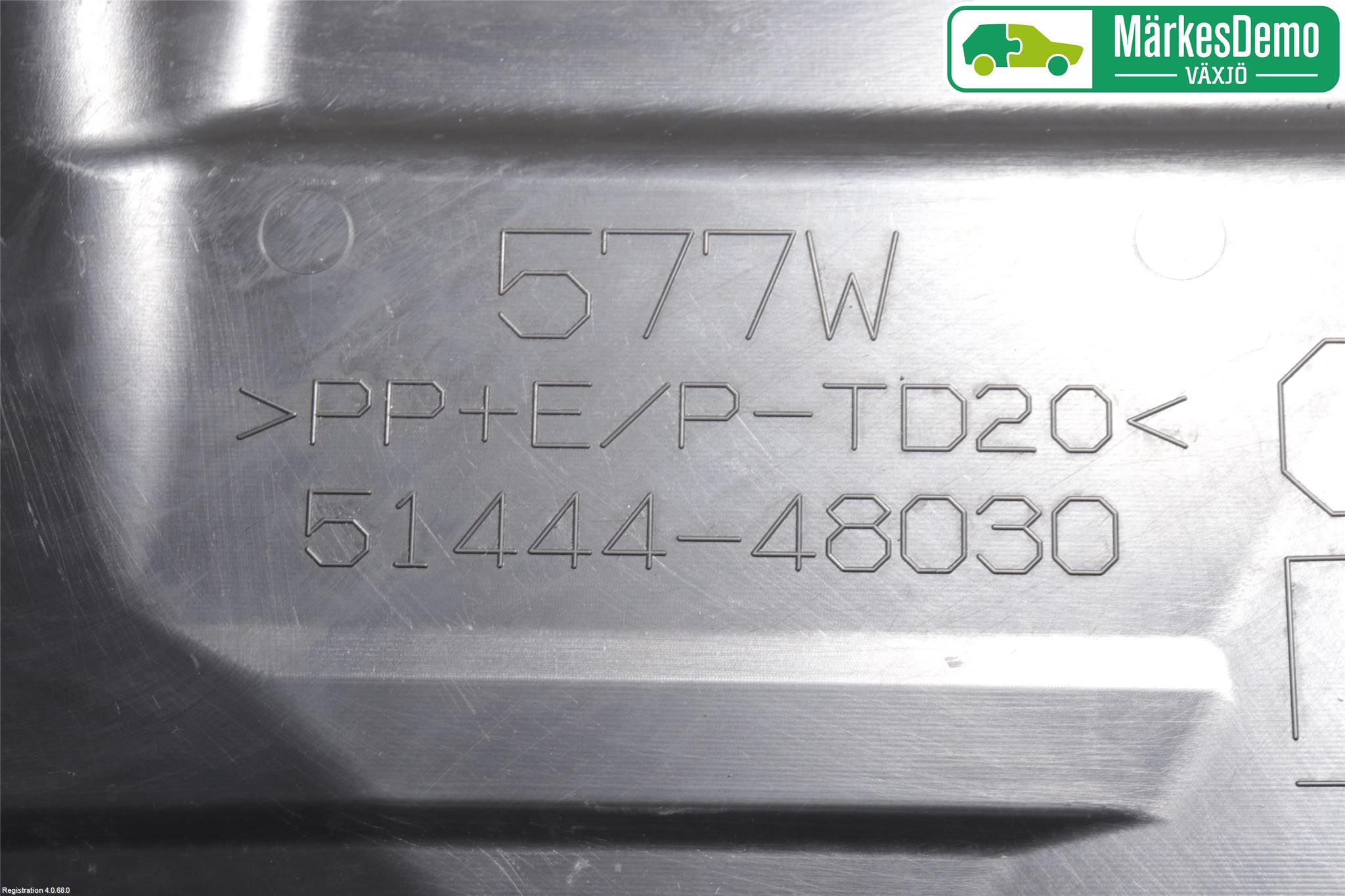 Toyota RAV4 13-18 Hasplåt Plåt-Plast