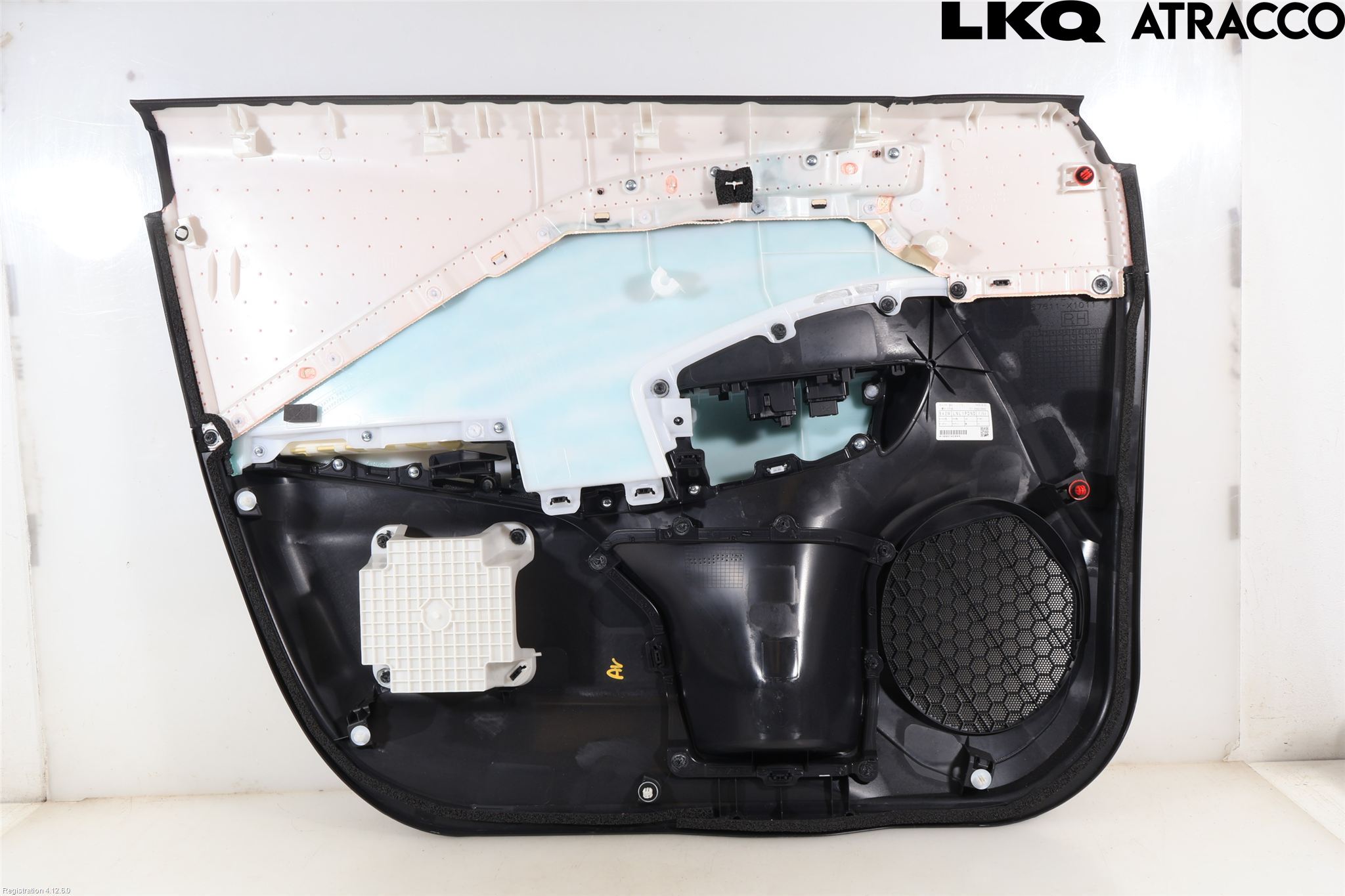 Lexus LBX 24- Dörrklädsel Hö