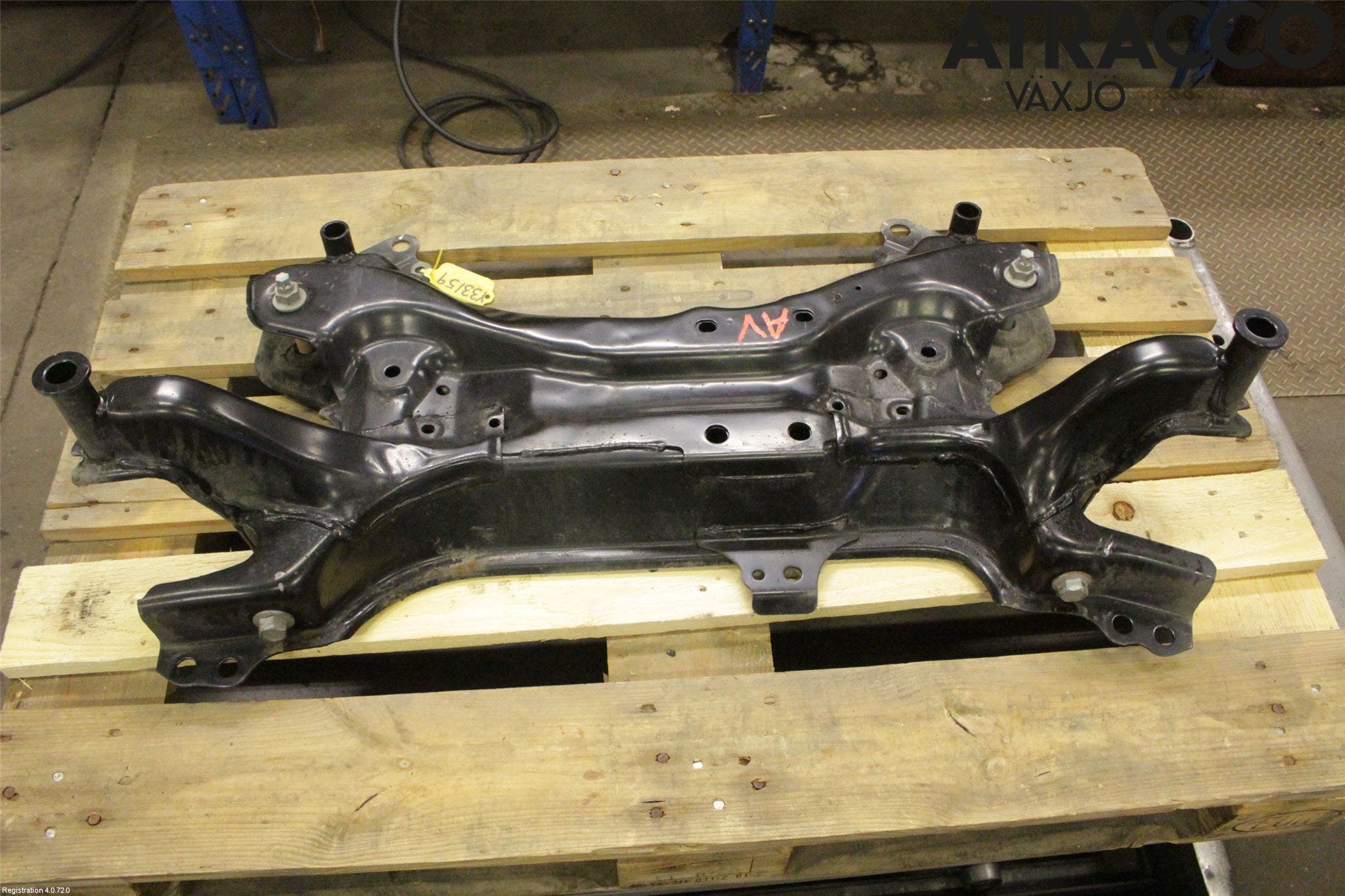 Toyota RAV4 13-18 Framvagnsbalk