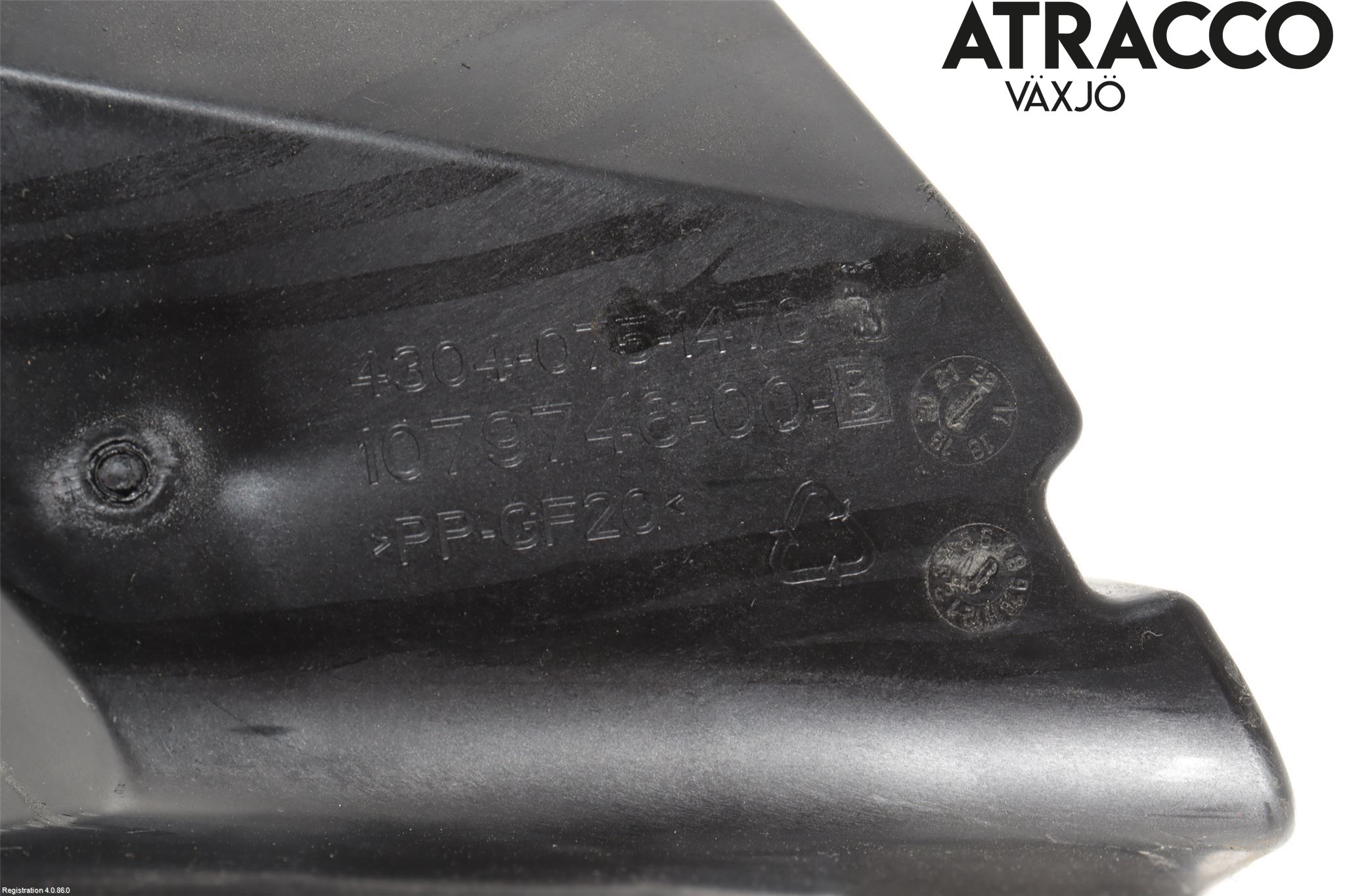 Tesla MODEL 3 17- Högtalare