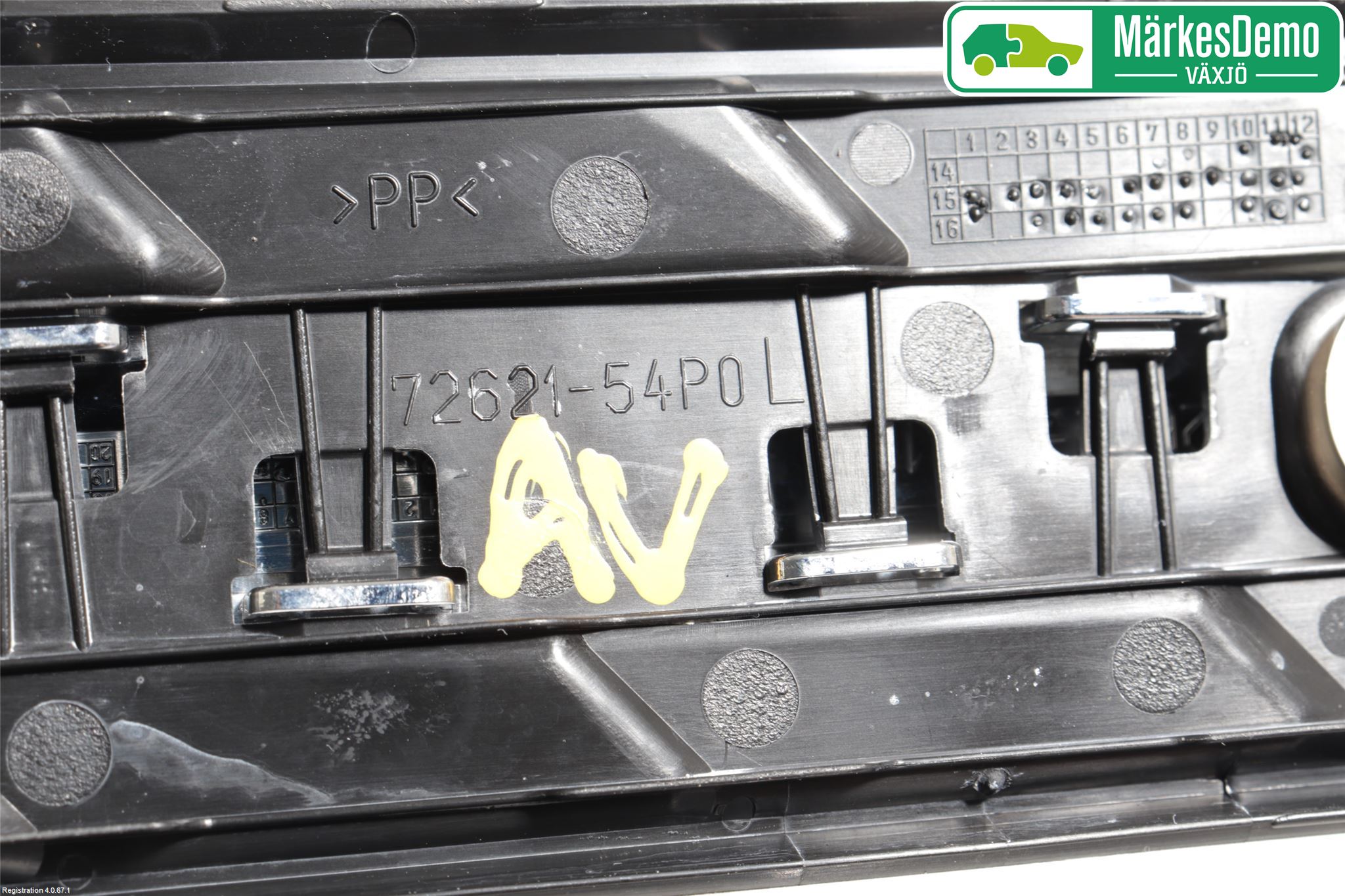 Suzuki VITARA 15- List Framskärm Hö