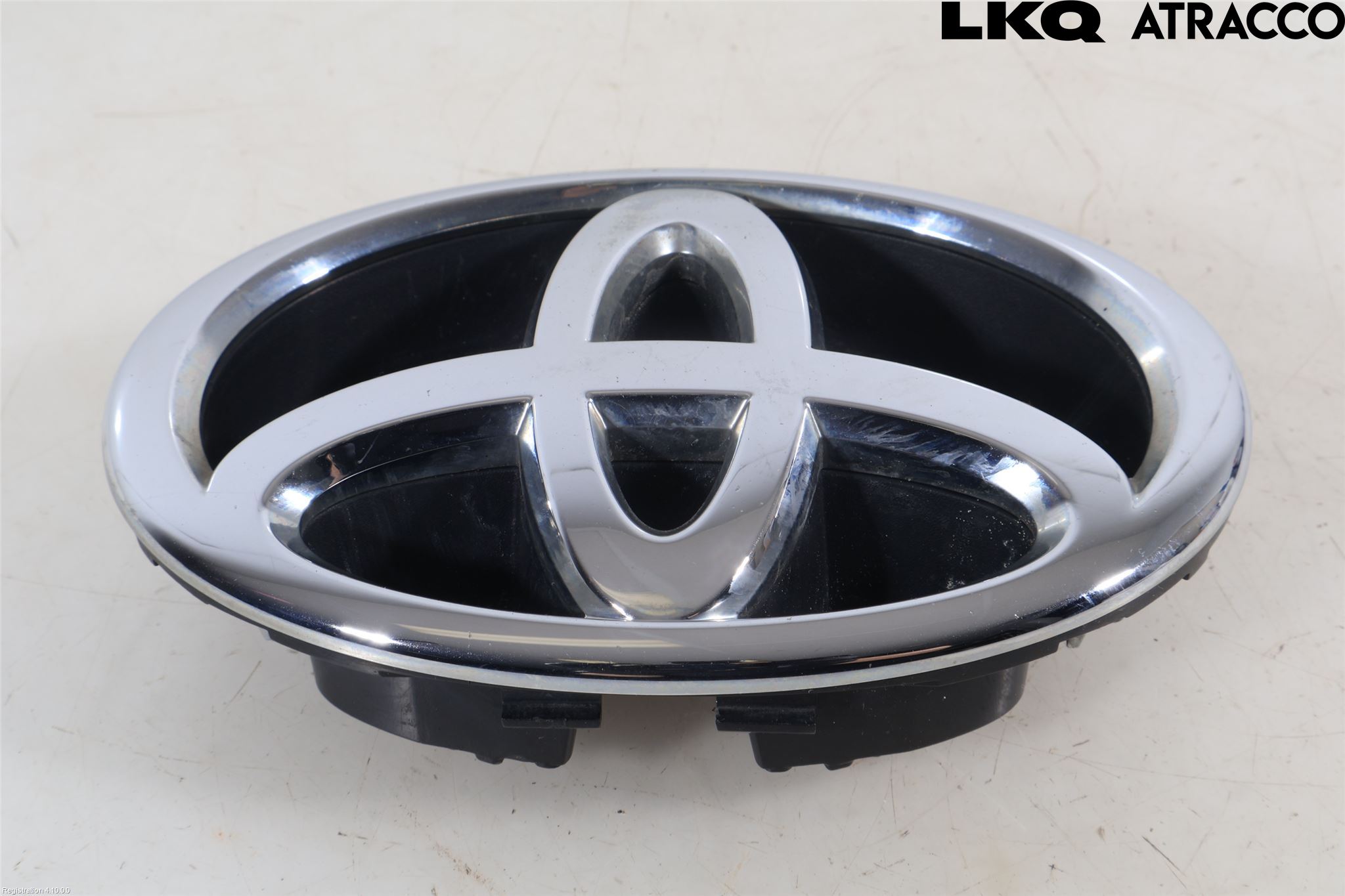 Toyota YARIS XP130 12-14 Emblem