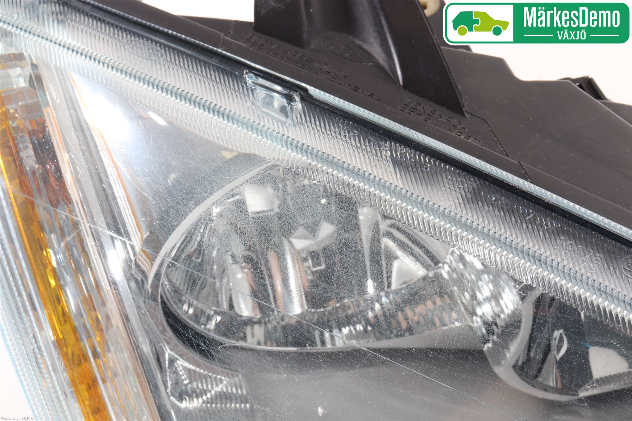 Ford FOCUS     04-07 Strålkastare Höger