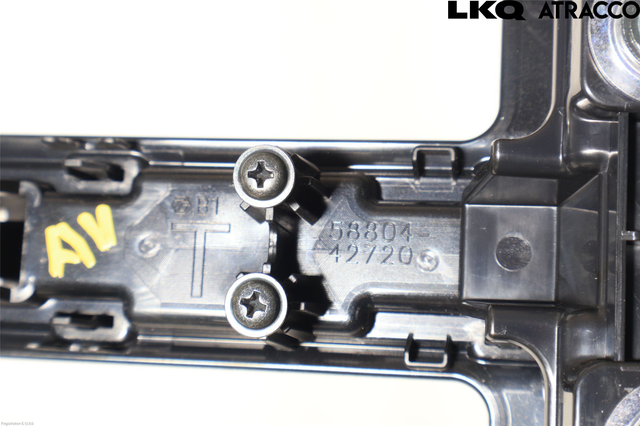 Toyota bZ4X EA10 22- Instrumentkonsoll Mitt