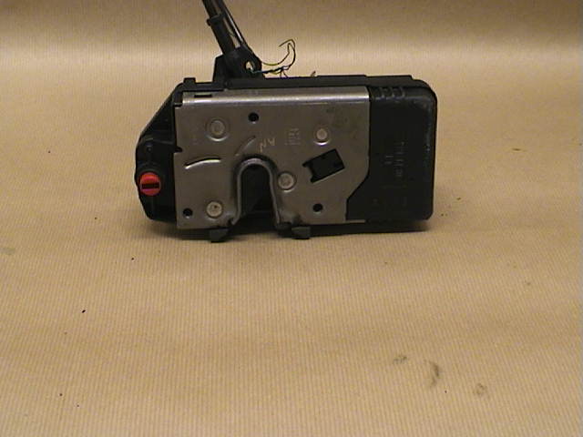 Opel CORSA C    00-06 Låskista-Dörrlås