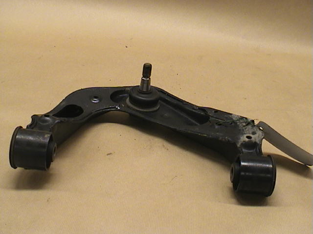 Nissan NAVARA 05-16 Bärarm Fram Övre Vä