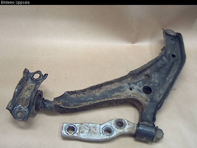Nissan PRIMERA   00-01 Bärarm Fram Undre Hö