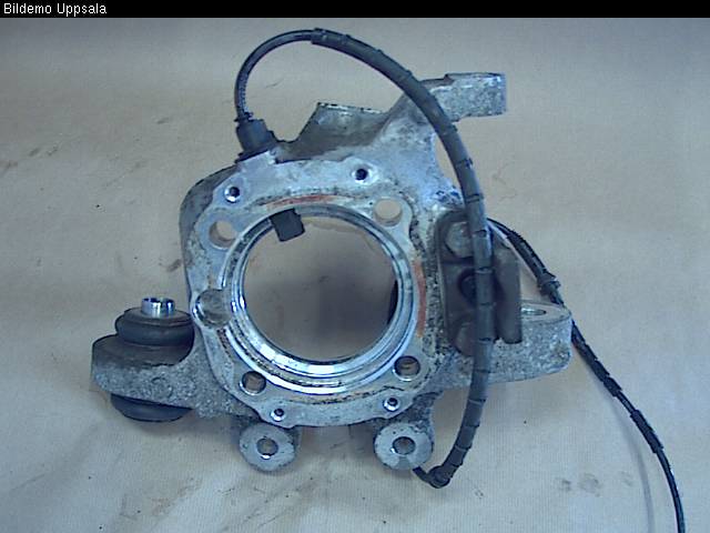 BMW 7 E65/66    00-08 Hjullagerhus-Spindel Vä B