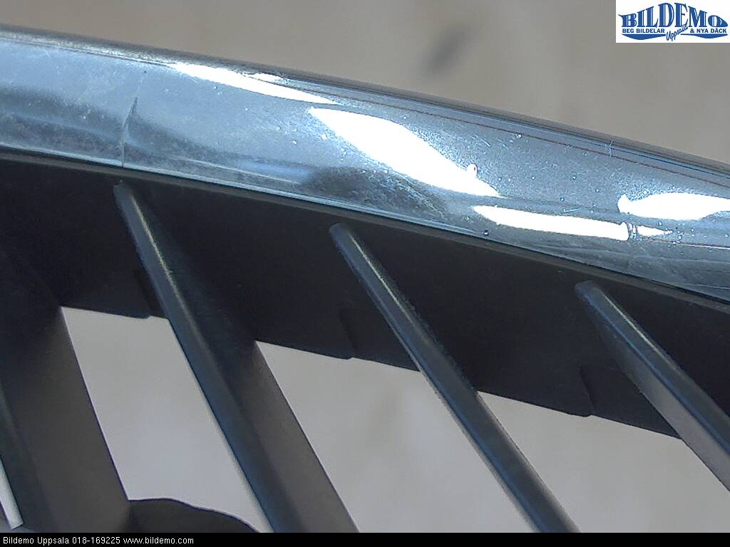 Saab 9-5 -05 Grilldel Vänster