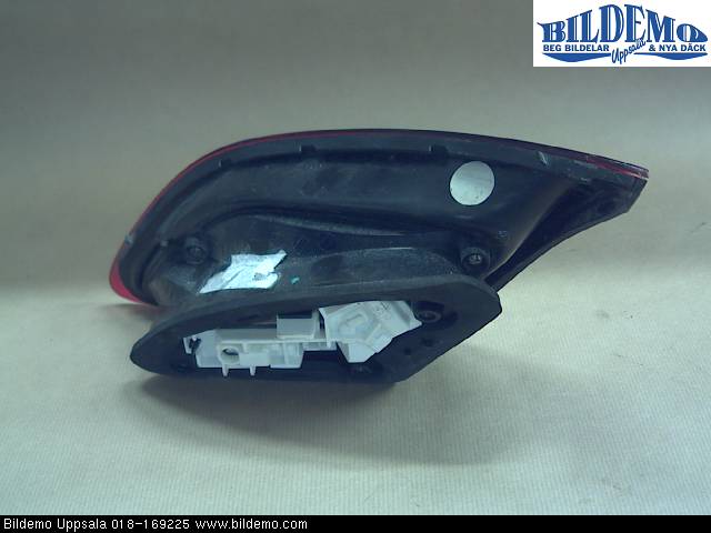 Opel ASTRA J 10-15 Bakljus Lucka Vä