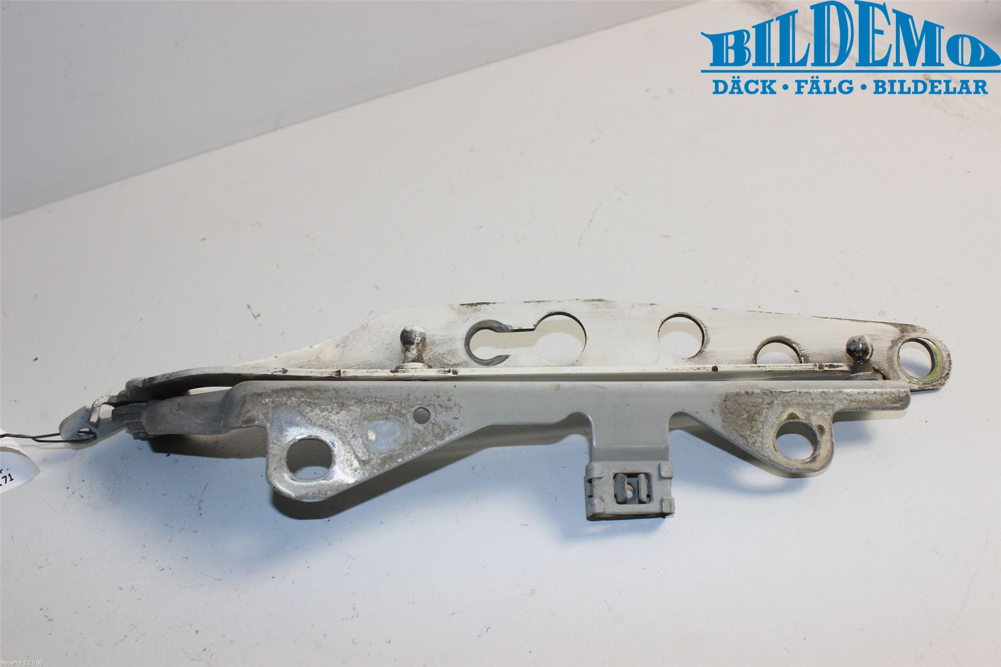 Volvo V70 00-04 Huvgångjärn