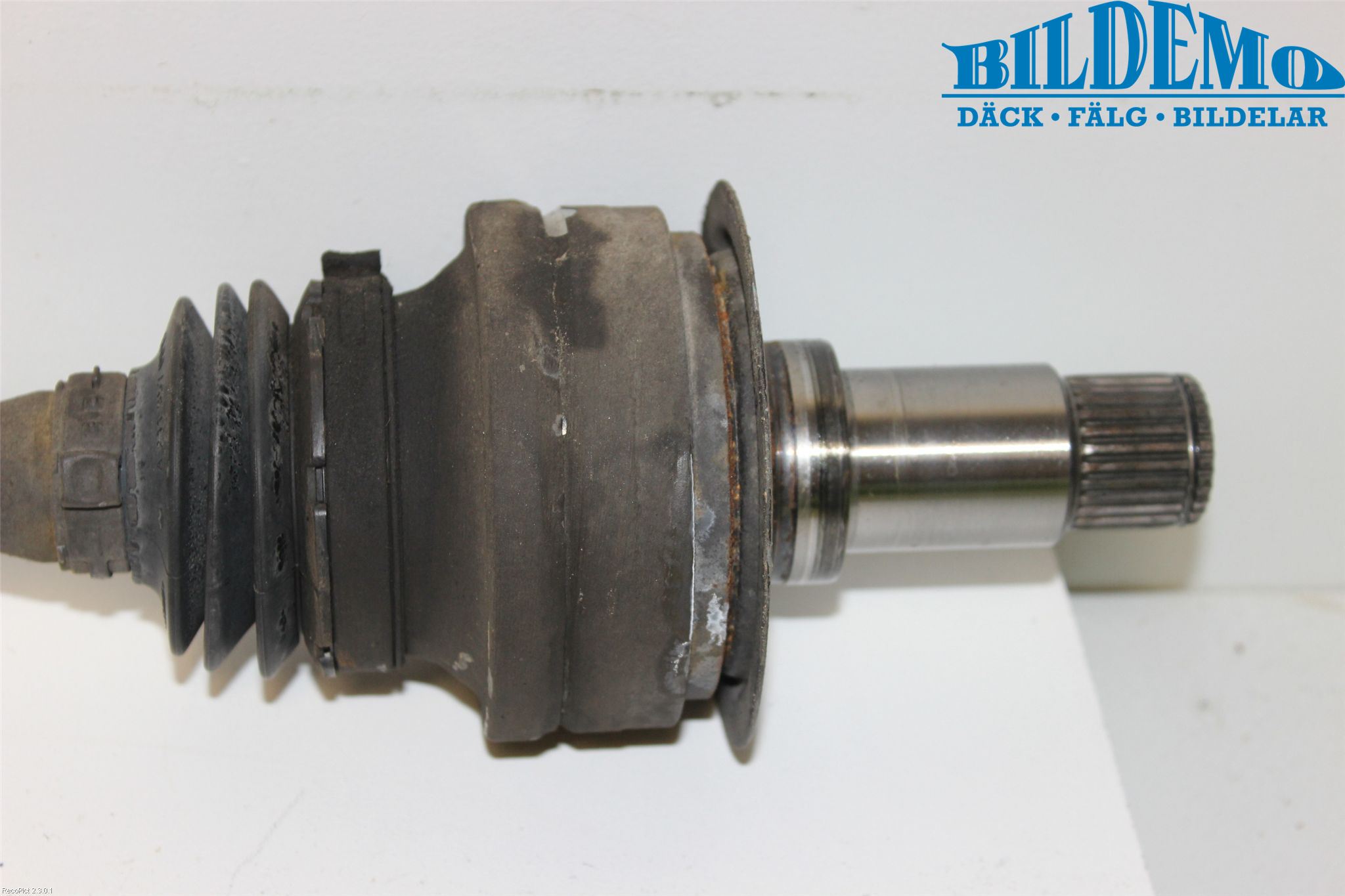 Mercedes-Benz MB C-KLASS (W204) 07-15 Drivaxel Bak Höger