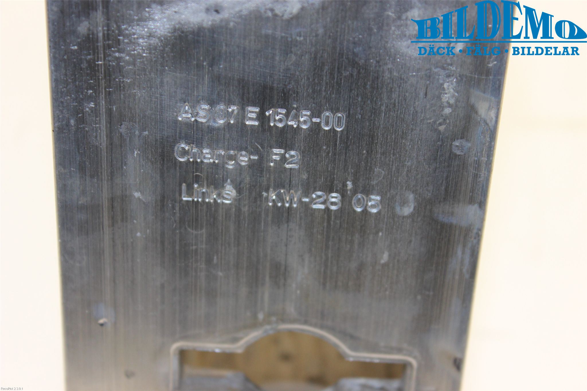 BMW 6 E63/64    02-10 Stötfångarbärjärn Fram