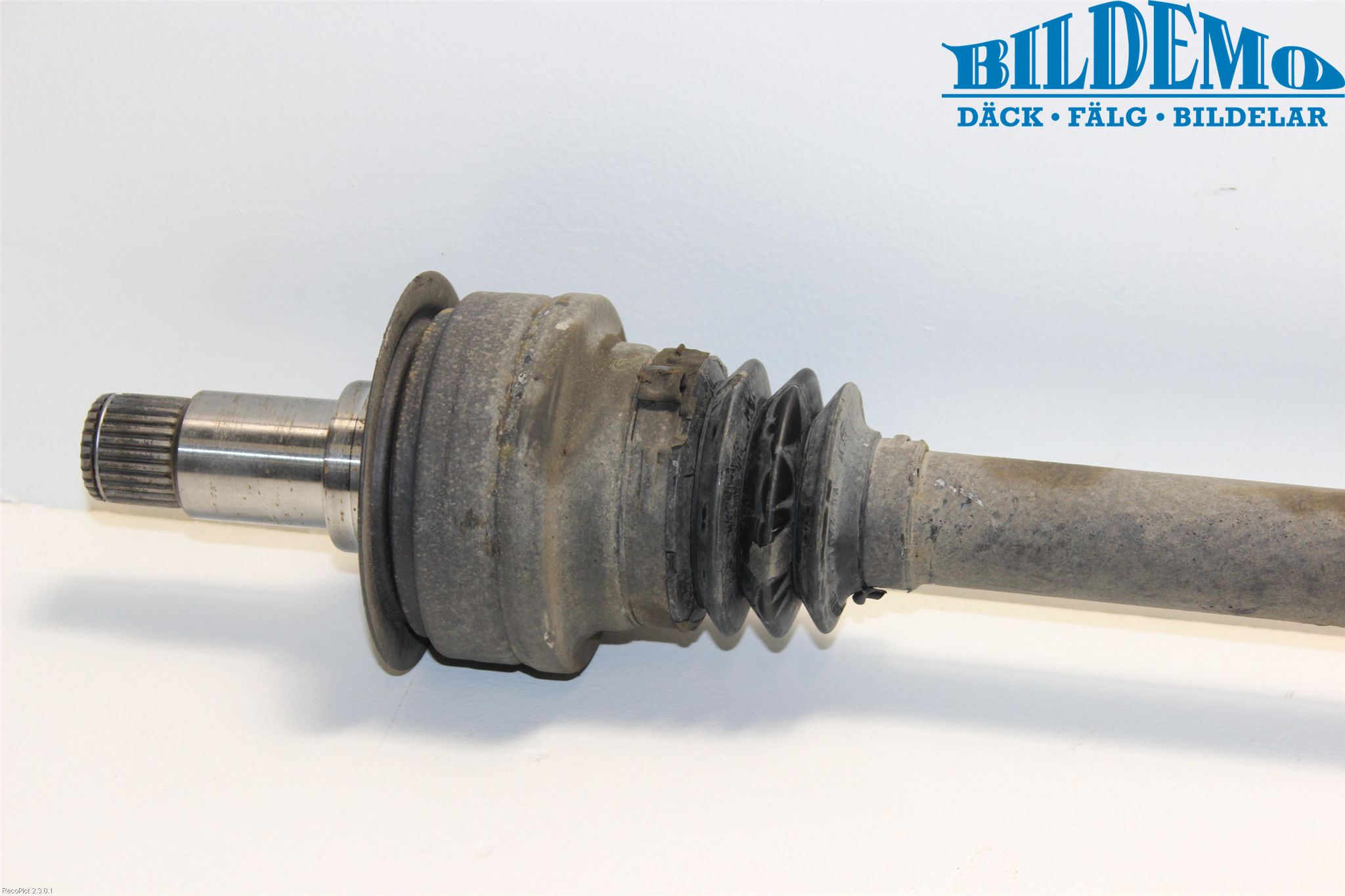 Mercedes-Benz MB C-KLASS (W204) 07-15 Drivaxel Bak Vänster
