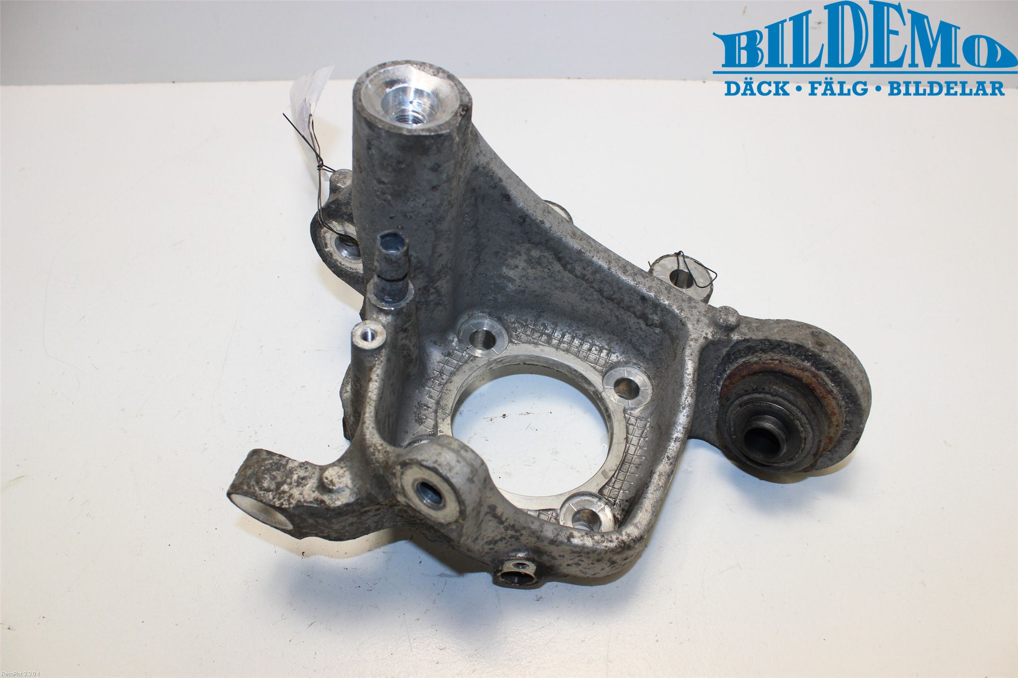 BMW 6 E63/64    02-10 Hjullagerhus-Spindel Hö B