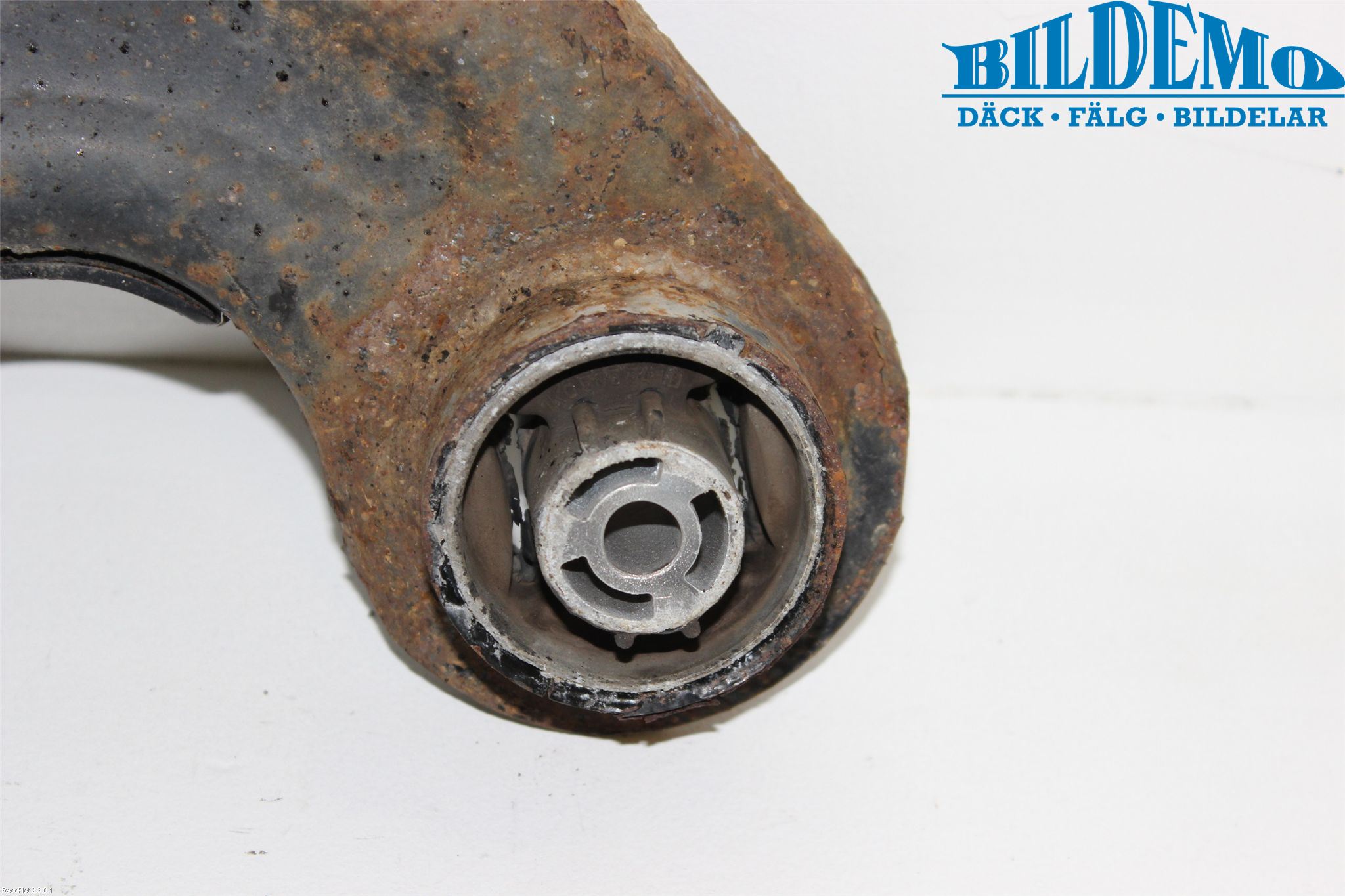 Volkswagen VW GOLF V 04-09 Bärarm Bak Vänster