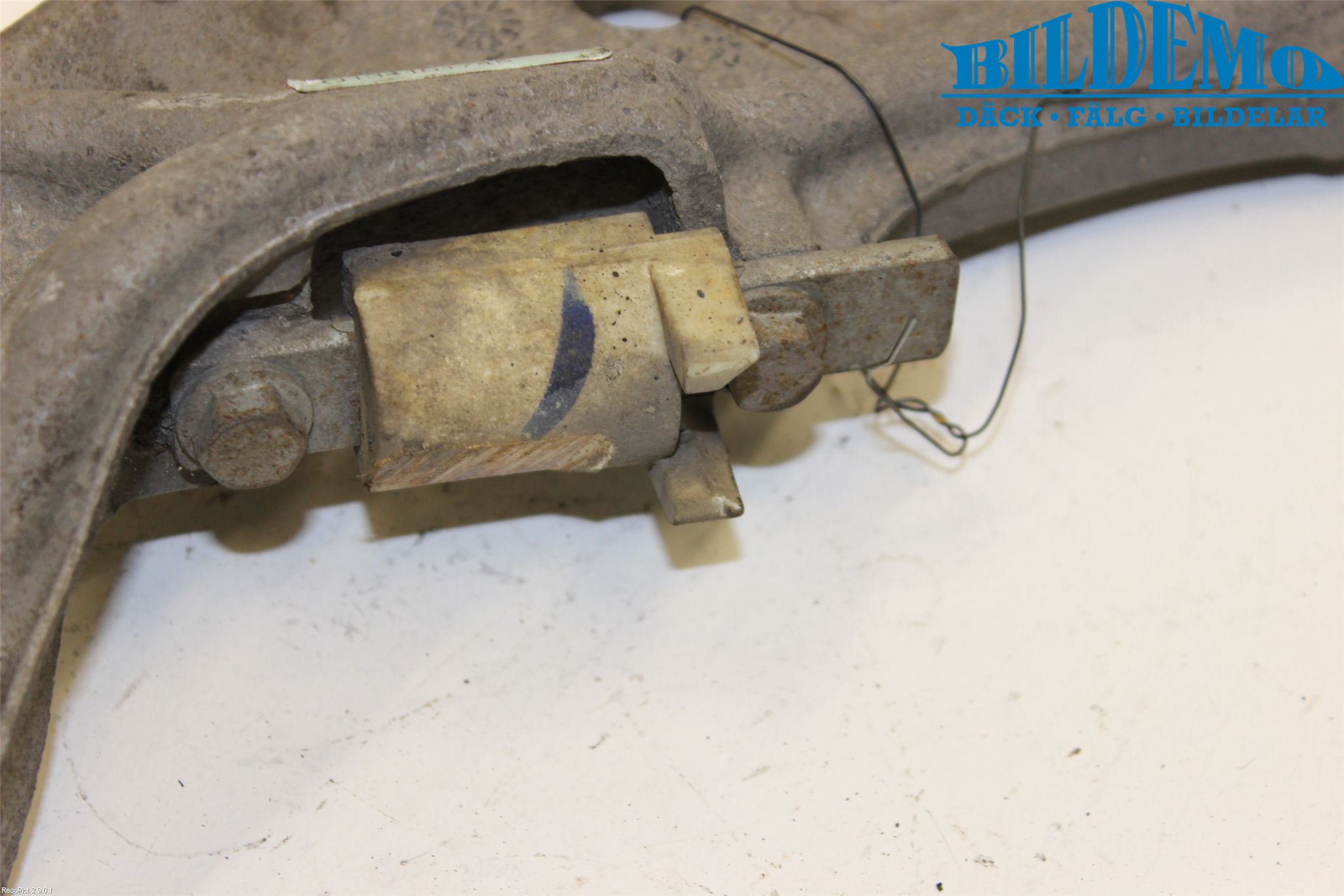 Volvo S60 01-04 Bärarm Fram Undre Hö