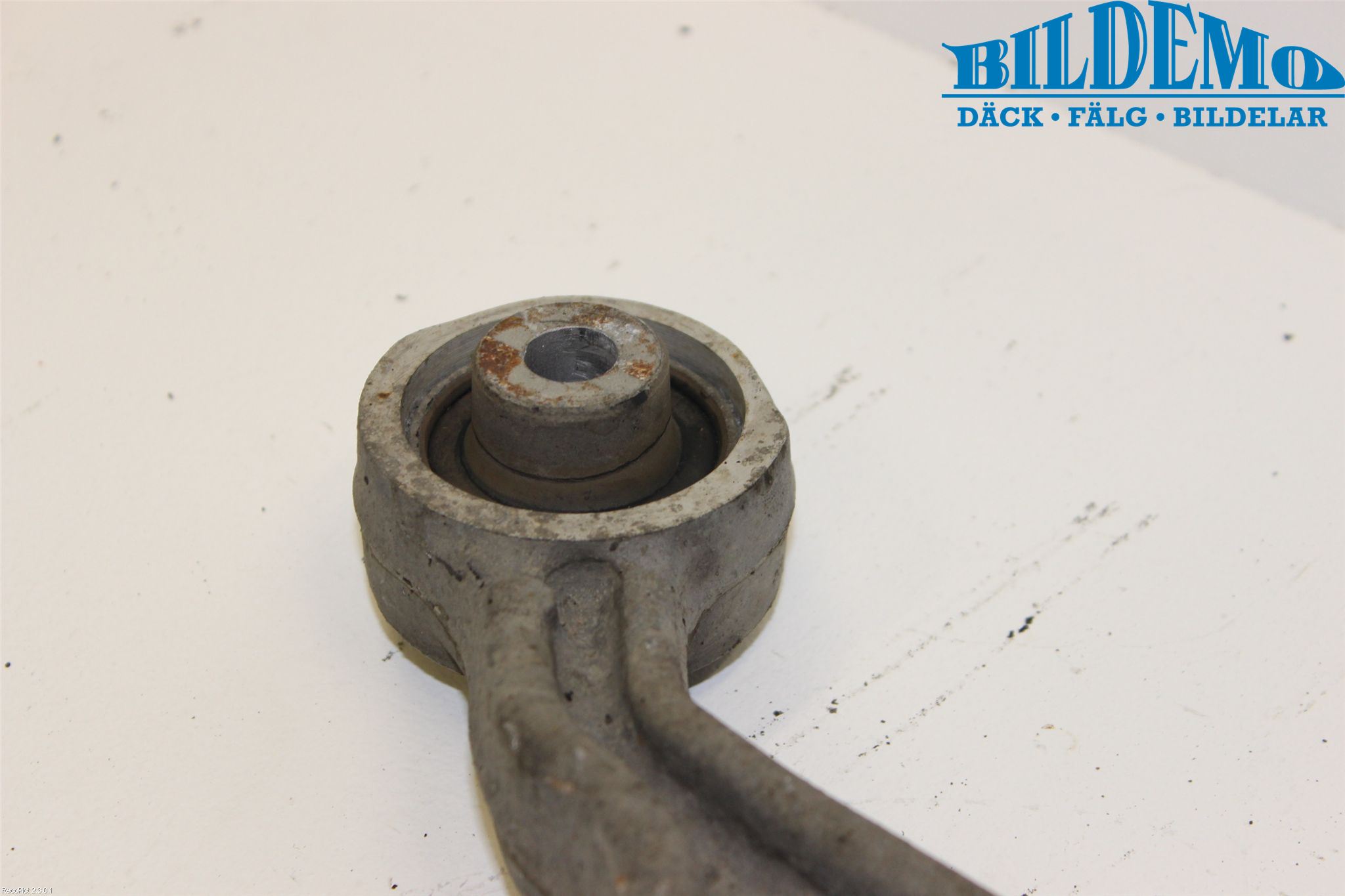 Volvo S60 01-04 Bärarm Fram Undre Hö