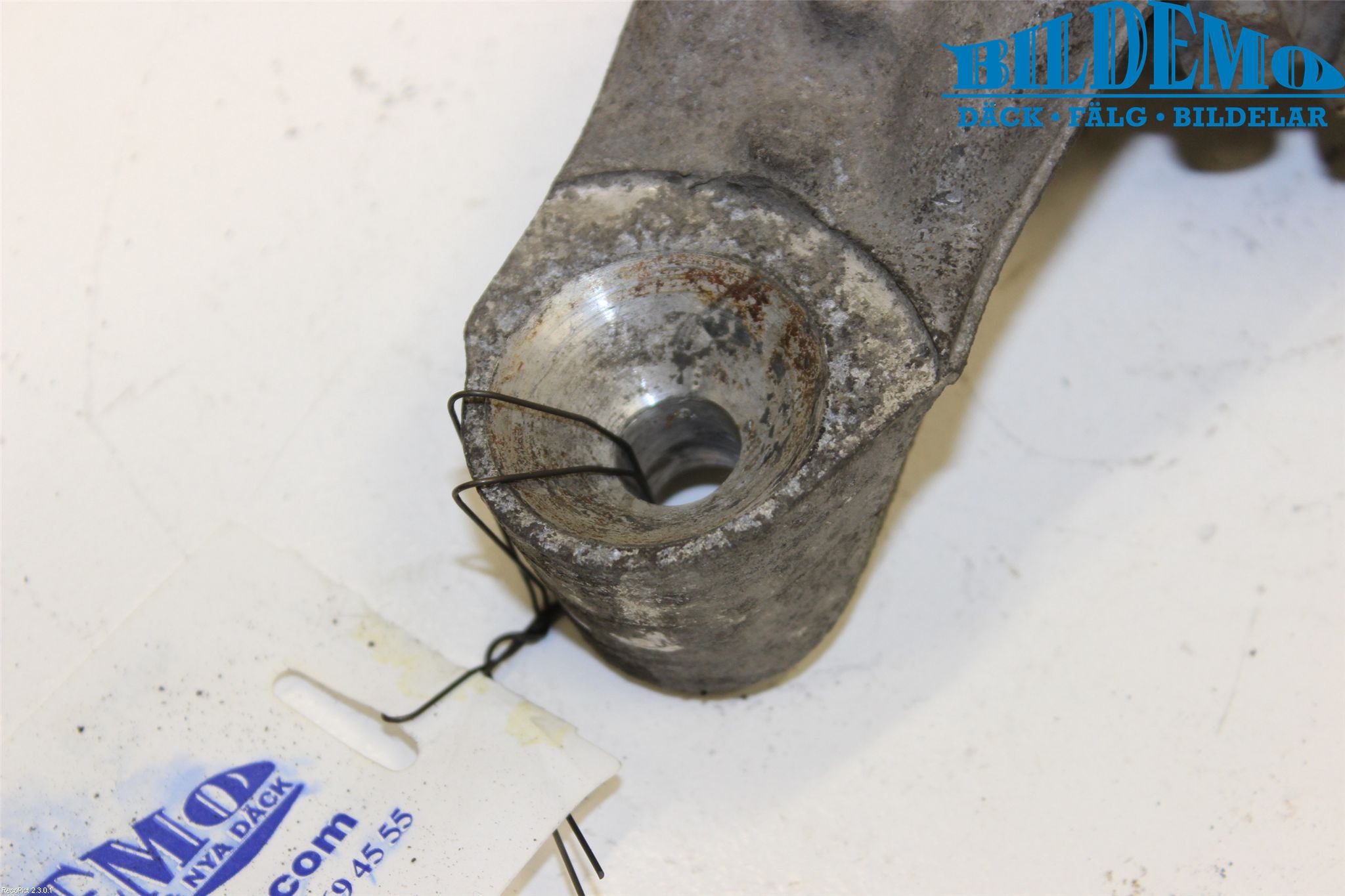 Volvo S60 01-04 Bärarm Fram Undre Hö