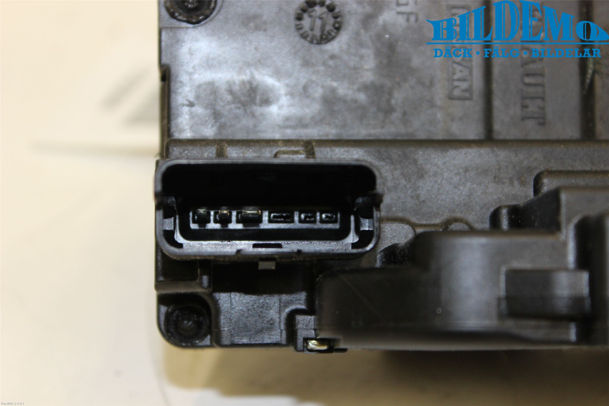 Nissan NOTE E11 06-14 Låskista-Dörrlås