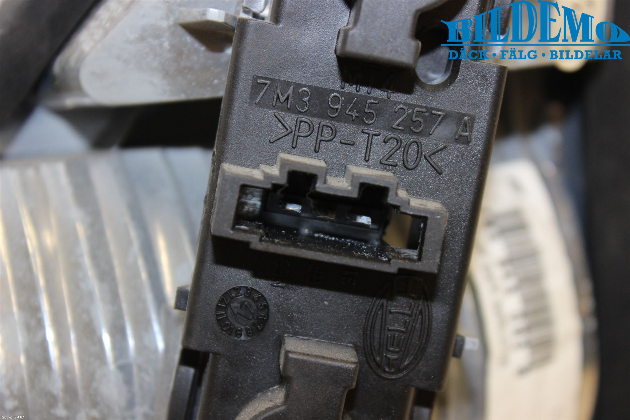 Ford GALAXY     00-06 Bakljus Lucka Vä