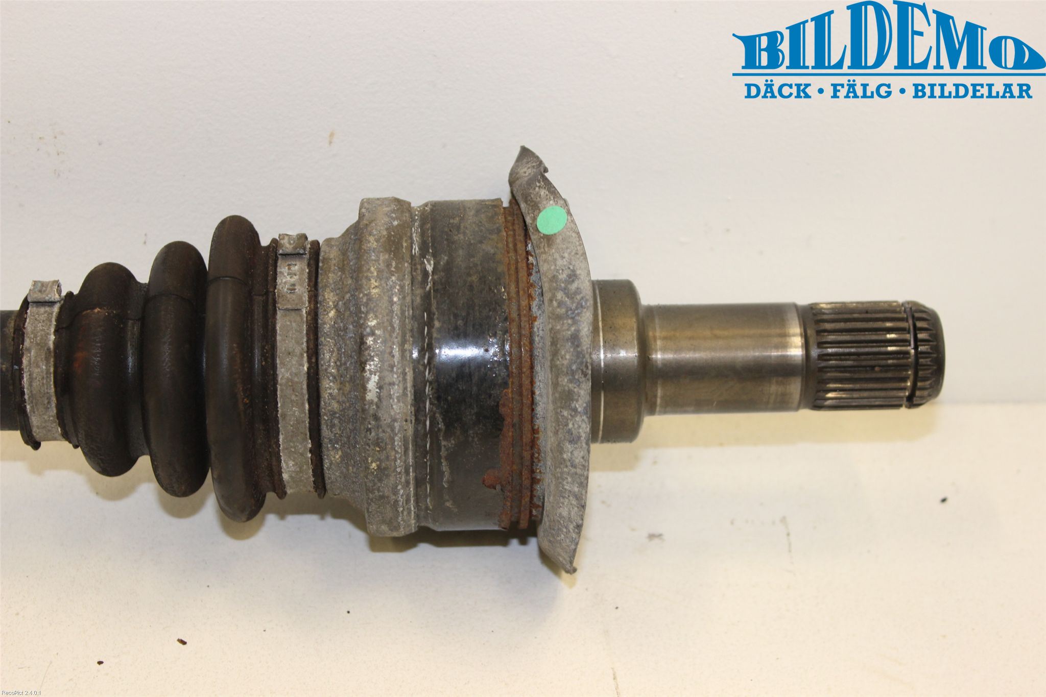 BMW 5 F10/F11/F18 09-17 Drivaxel Bak Höger