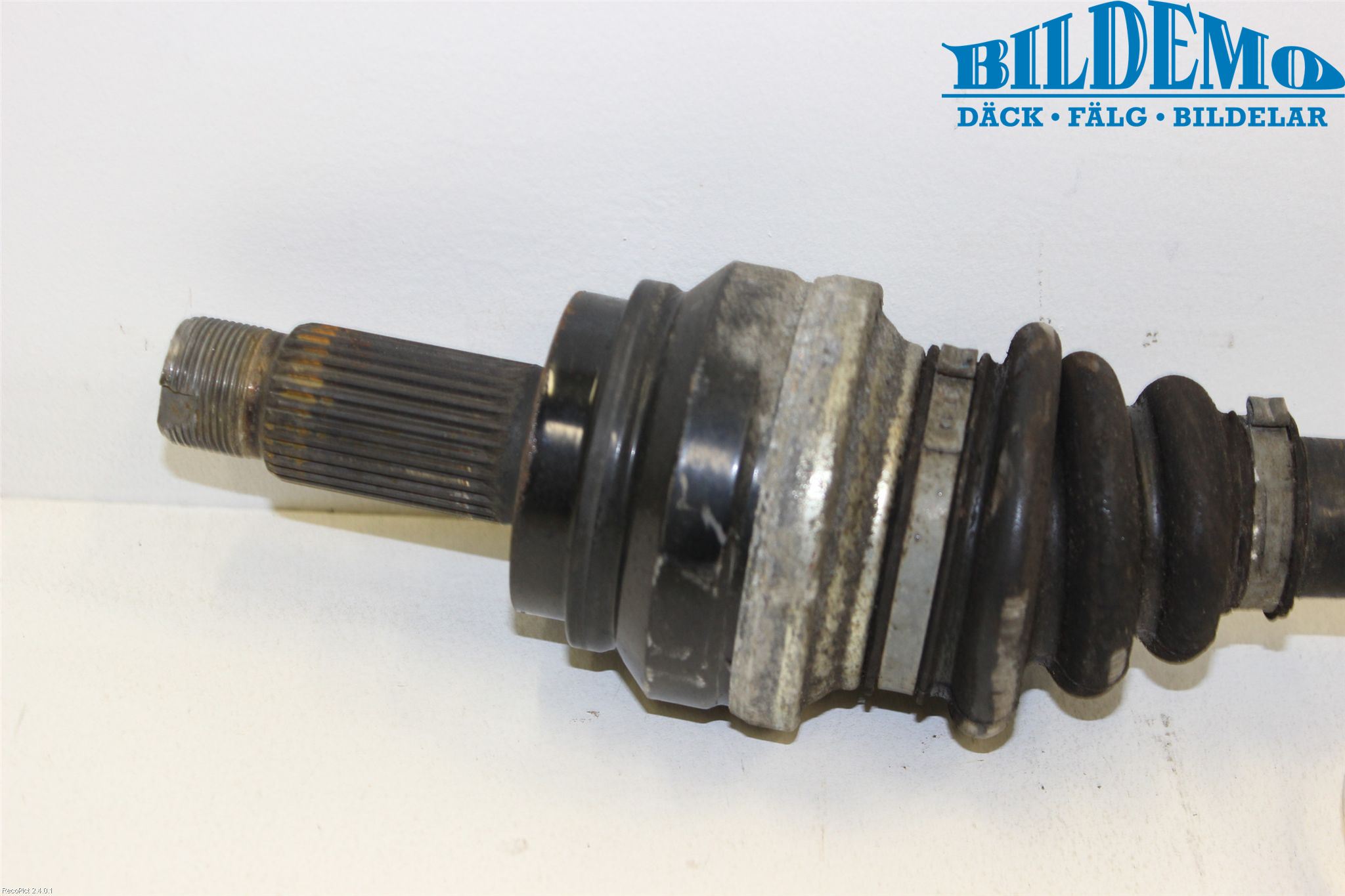 BMW 5 F10/F11/F18 09-17 Drivaxel Bak Höger