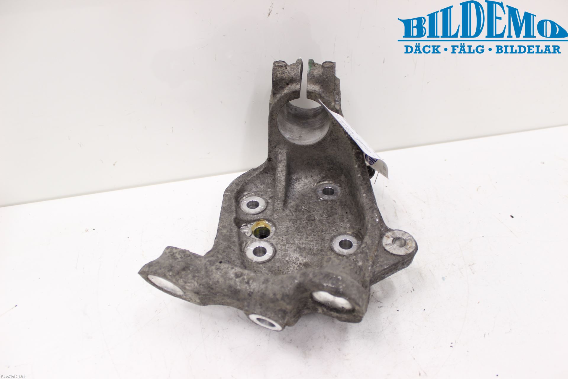 BMW 3 E90/91 SED/TOU 05-12 Styrspindel Lagerhus Hö