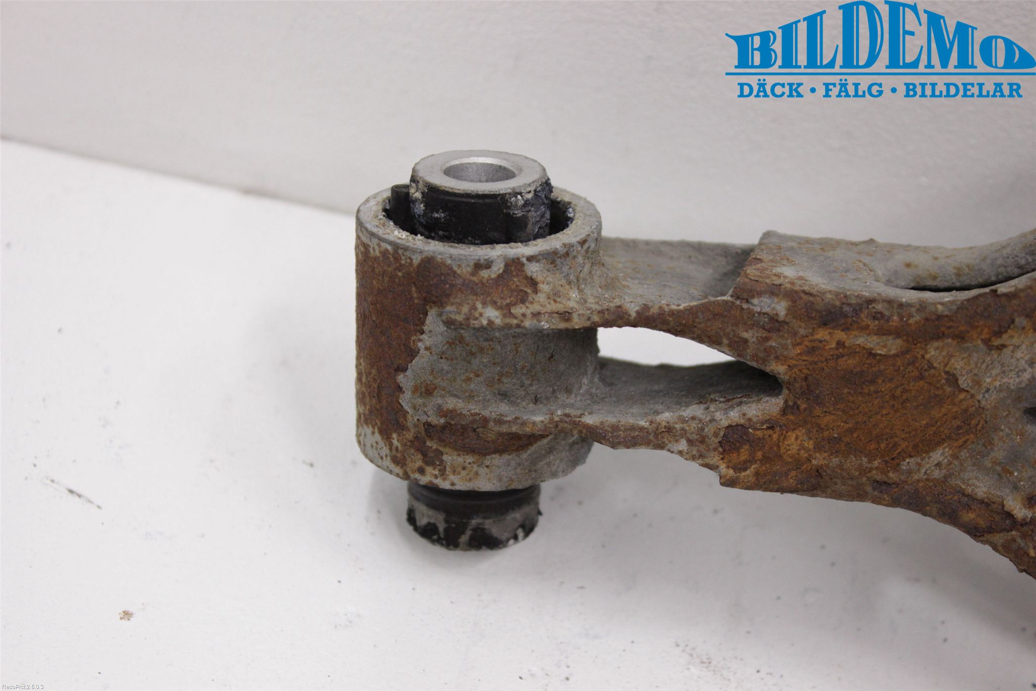 BMW X3 E83     03-10 Bärarm Bak Övre Höger