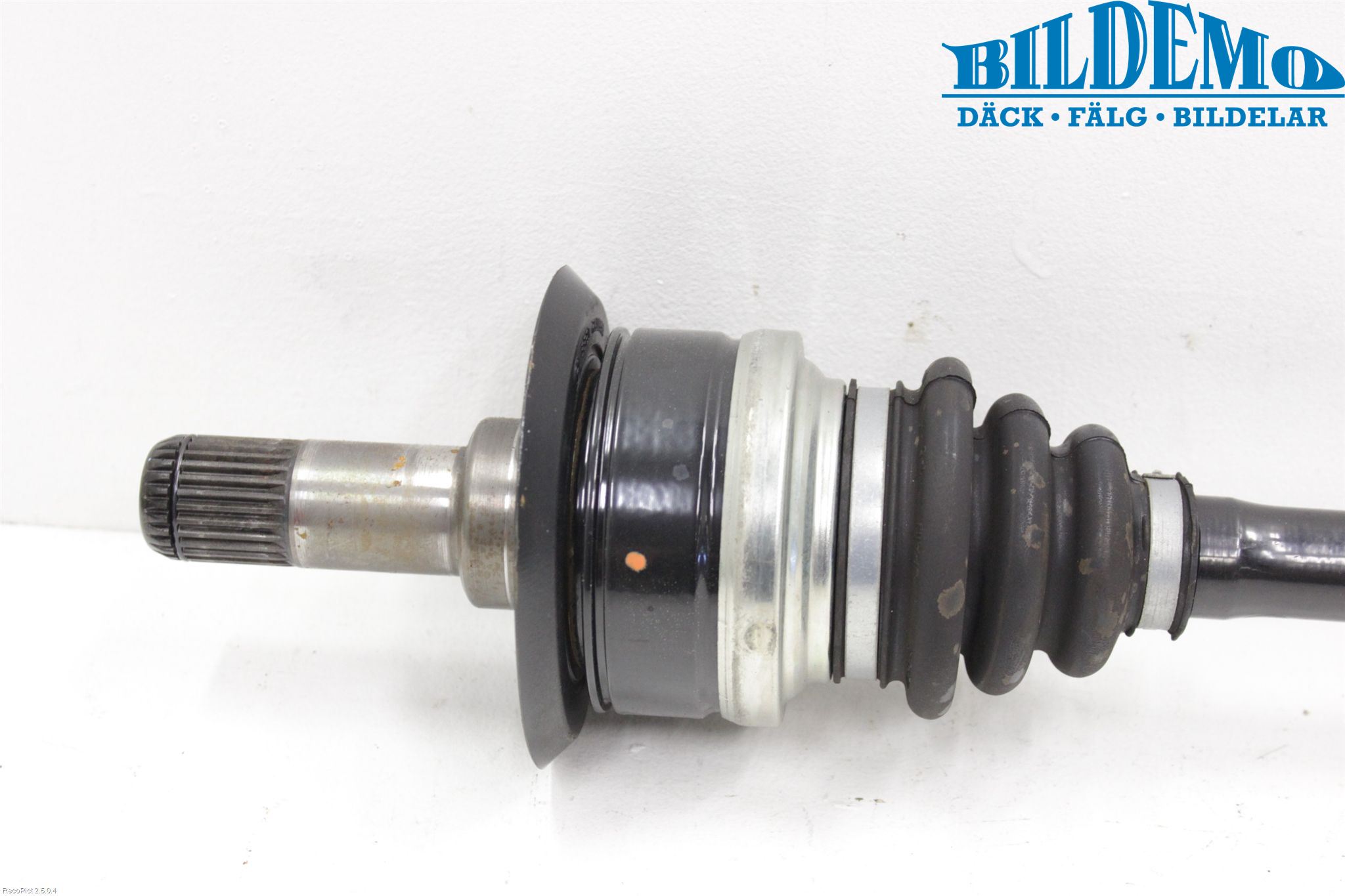 BMW 1 F20/F21 11-19 Drivaxel Bak Vänster