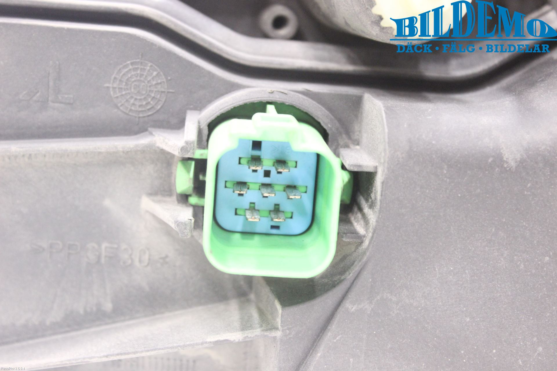 Ford MONDEO     01-06 Strålkastare Höger