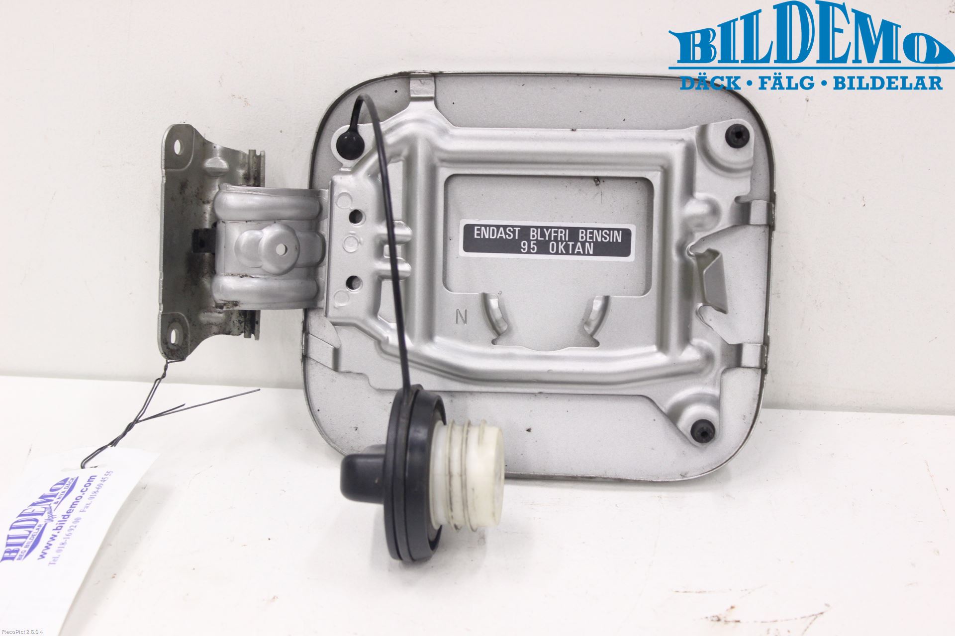 Nissan QASHQAI+2  08-10 Tanklucka