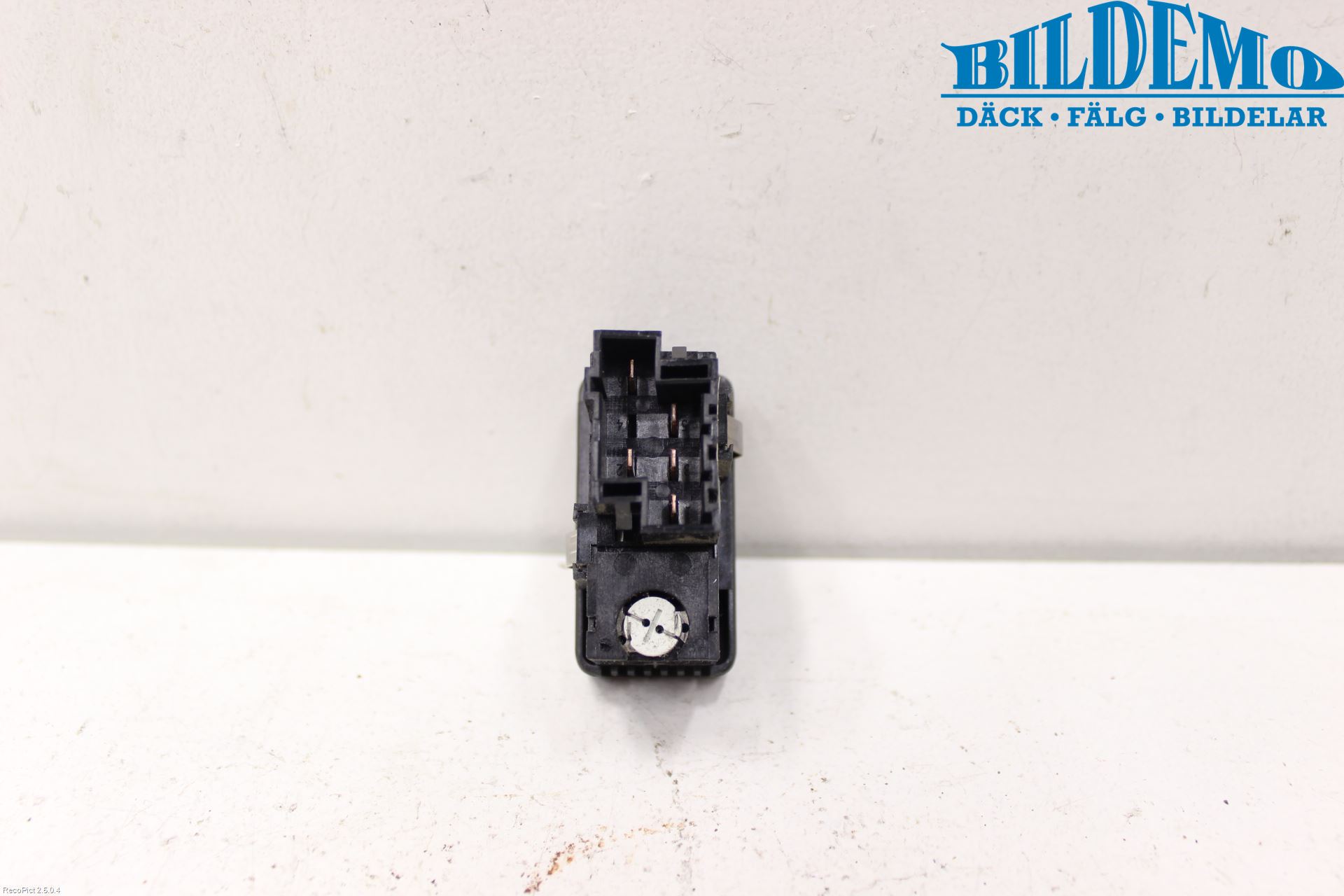 Volvo S70/V70/XC  97-00 Strömställare Elruta