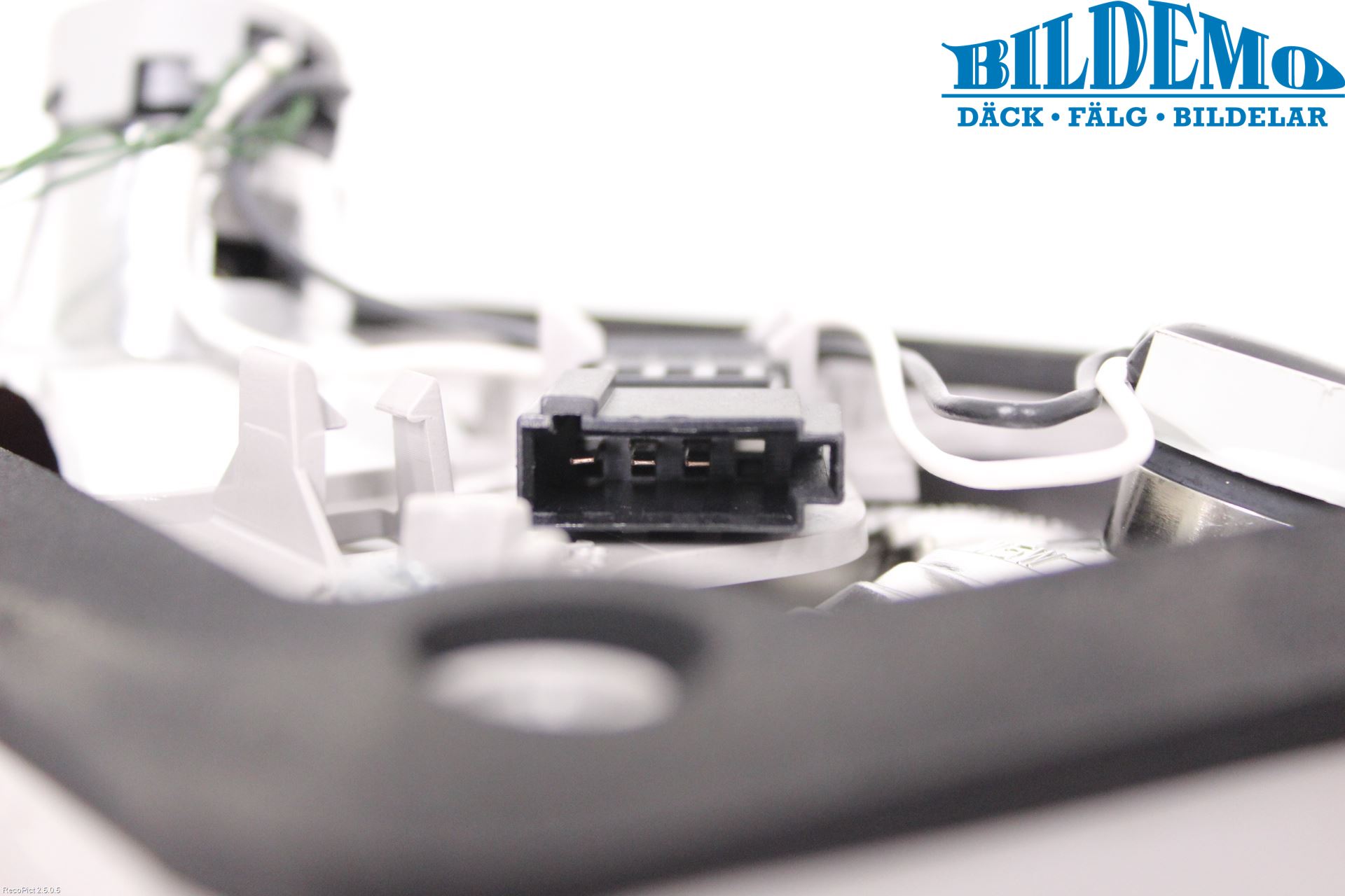 Opel ASTRA J 10-15 Bakljus Lucka Vä