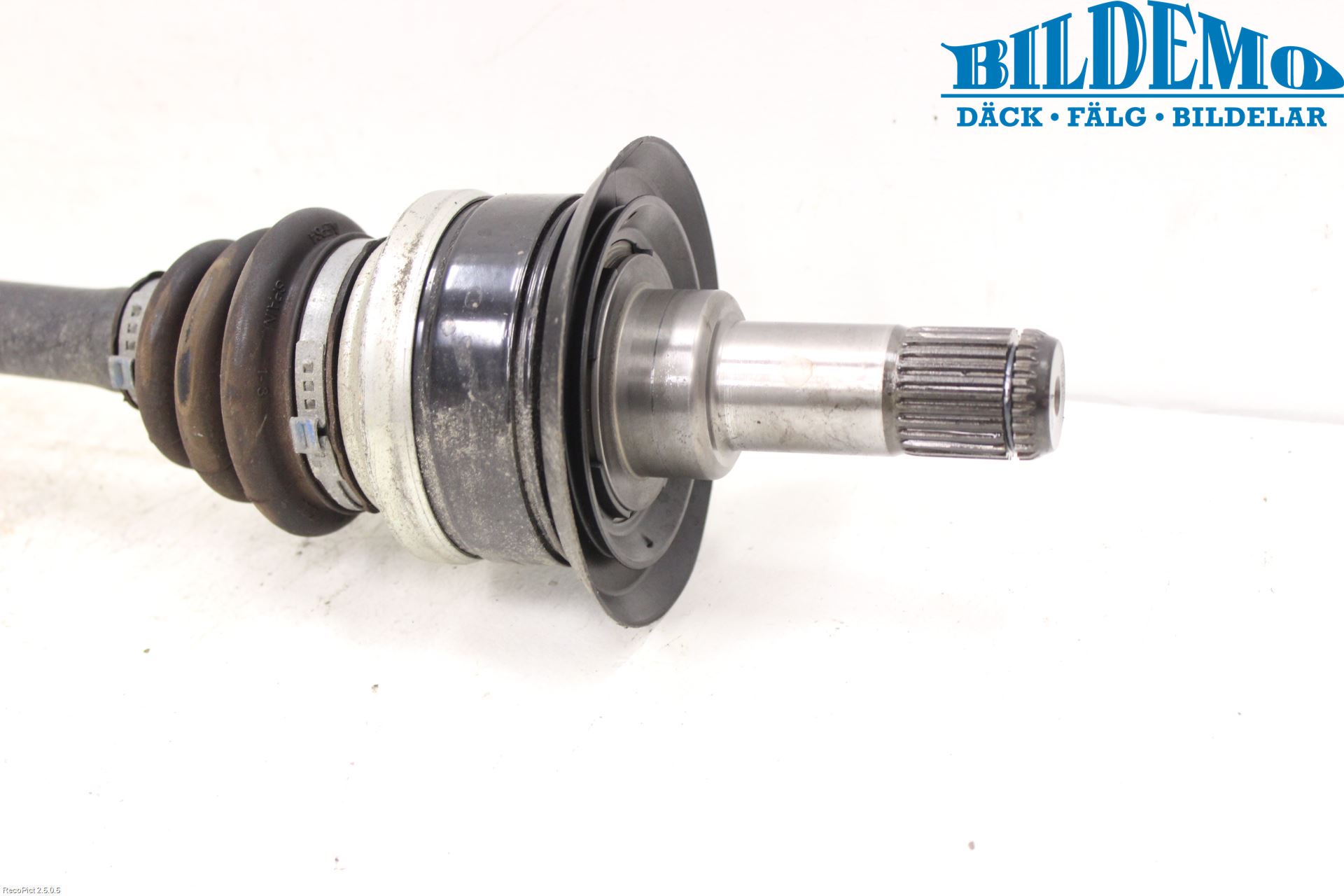 BMW 1 F20/F21 11-19 Drivaxel Bak Vänster