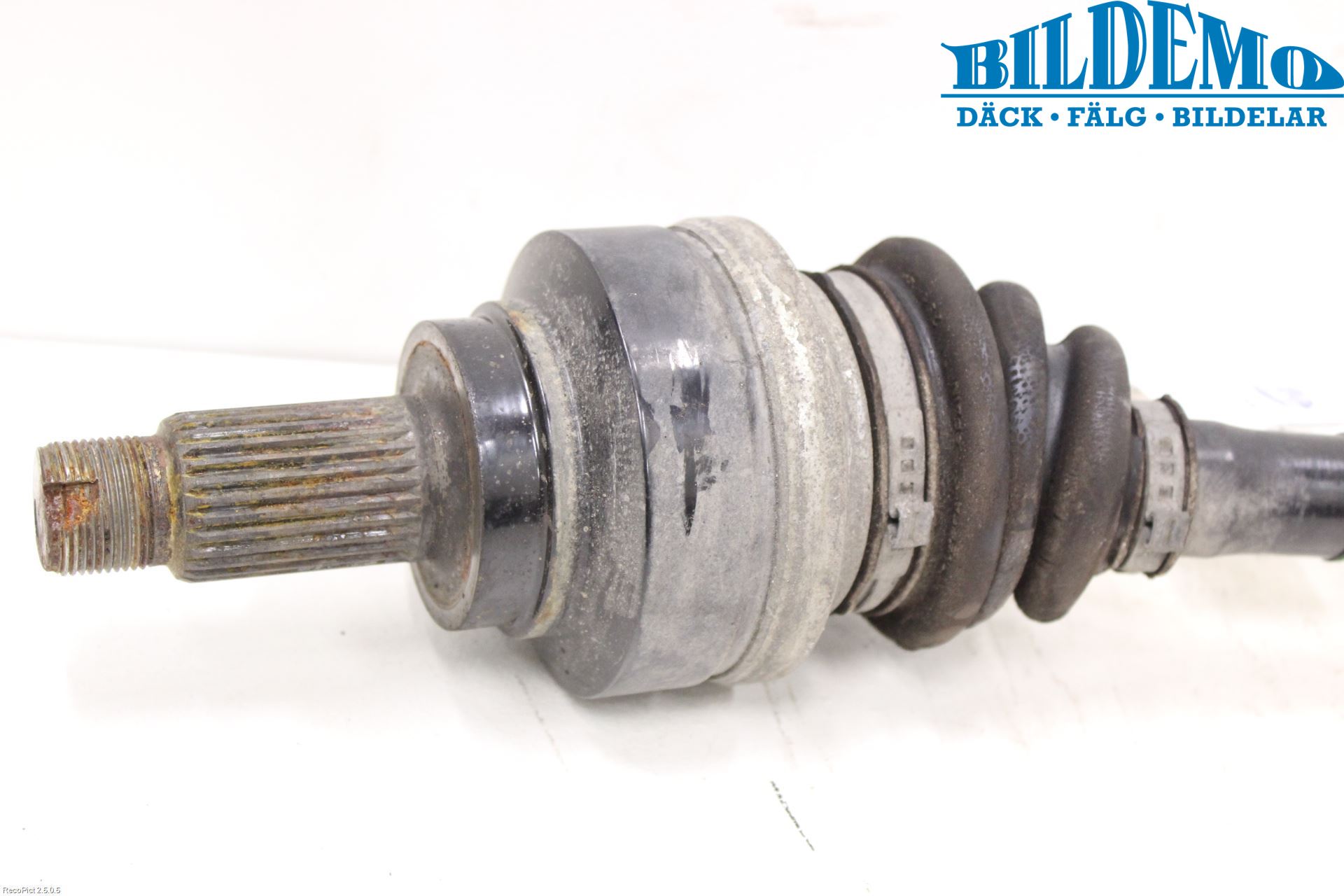 BMW 1 F20/F21 11-19 Drivaxel Bak Vänster